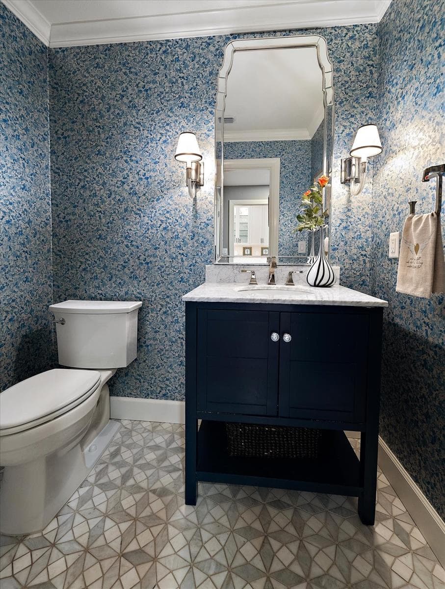 Powder Bath (Second Floor) - 6212 BAYSHORE BLVD #F, TAMPA