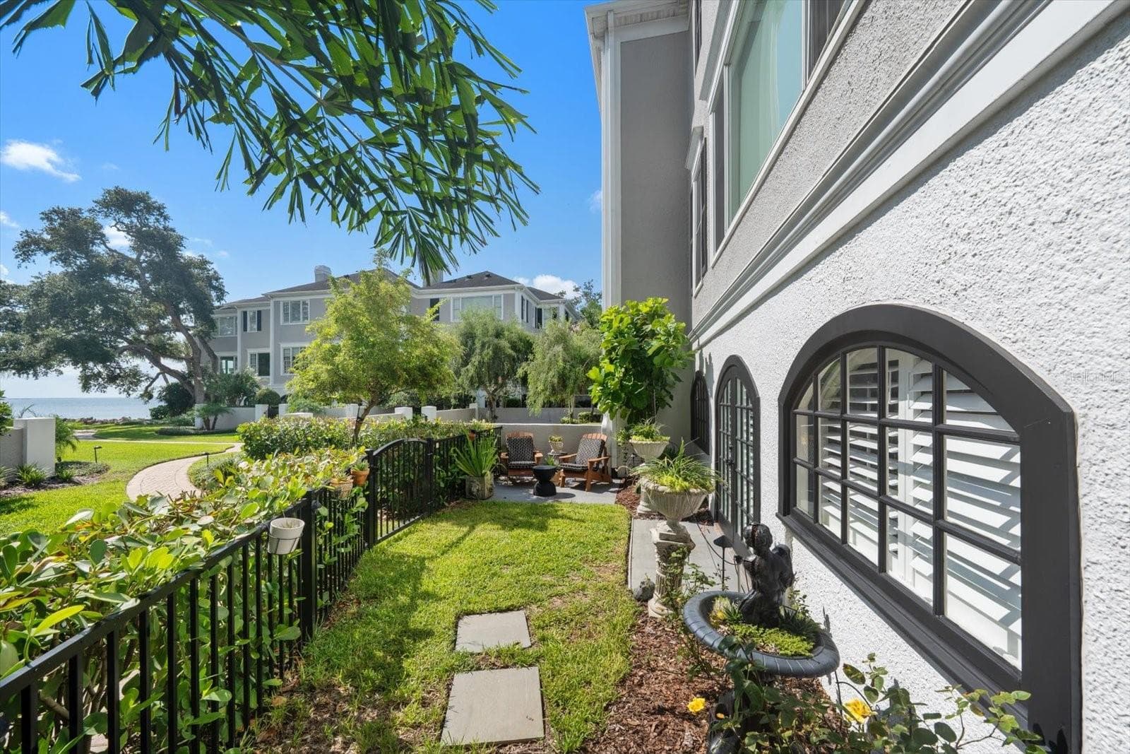 Gated Backyard - 6212 BAYSHORE BLVD #F, TAMPA
