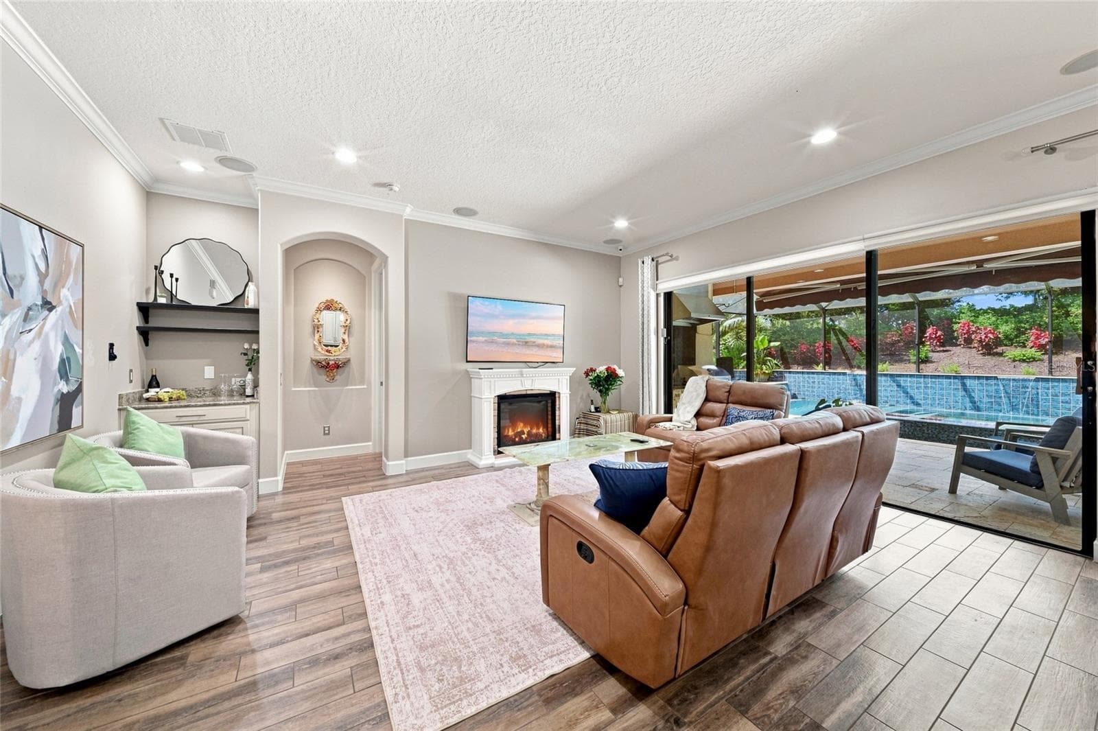 Family room with tall ceilings - 12672 FONTANA LOOP, BRADENTON