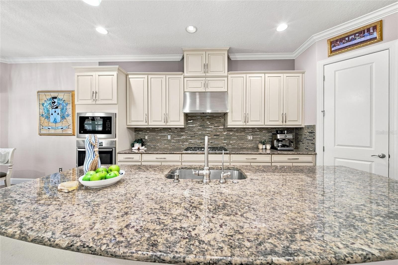Kitchen island faces family room - 12672 FONTANA LOOP, BRADENTON