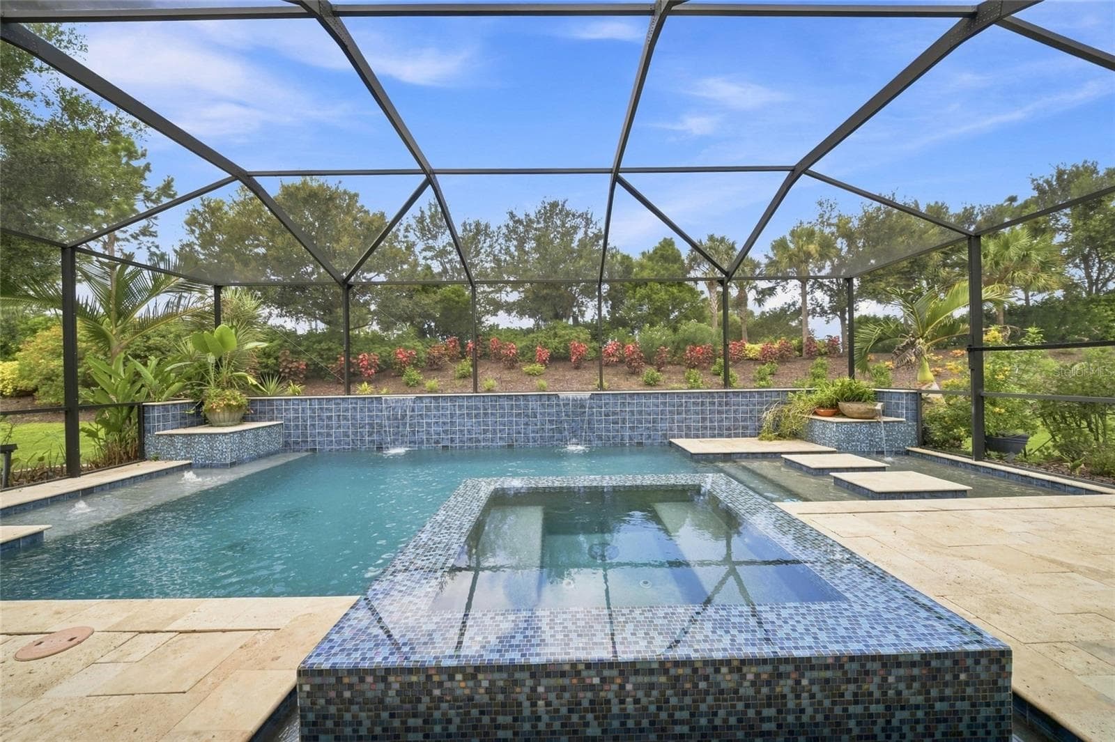 Heated infinity spa - 12672 FONTANA LOOP, BRADENTON