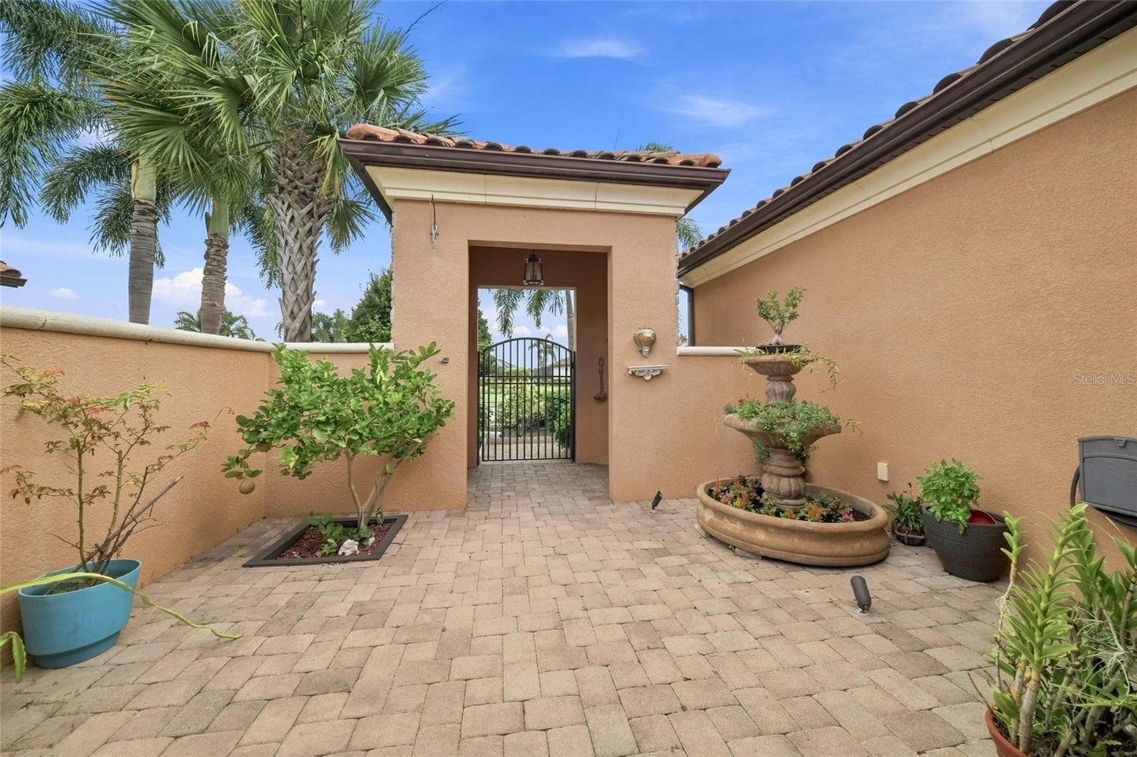 Courtyard entrance - 12672 FONTANA LOOP, BRADENTON