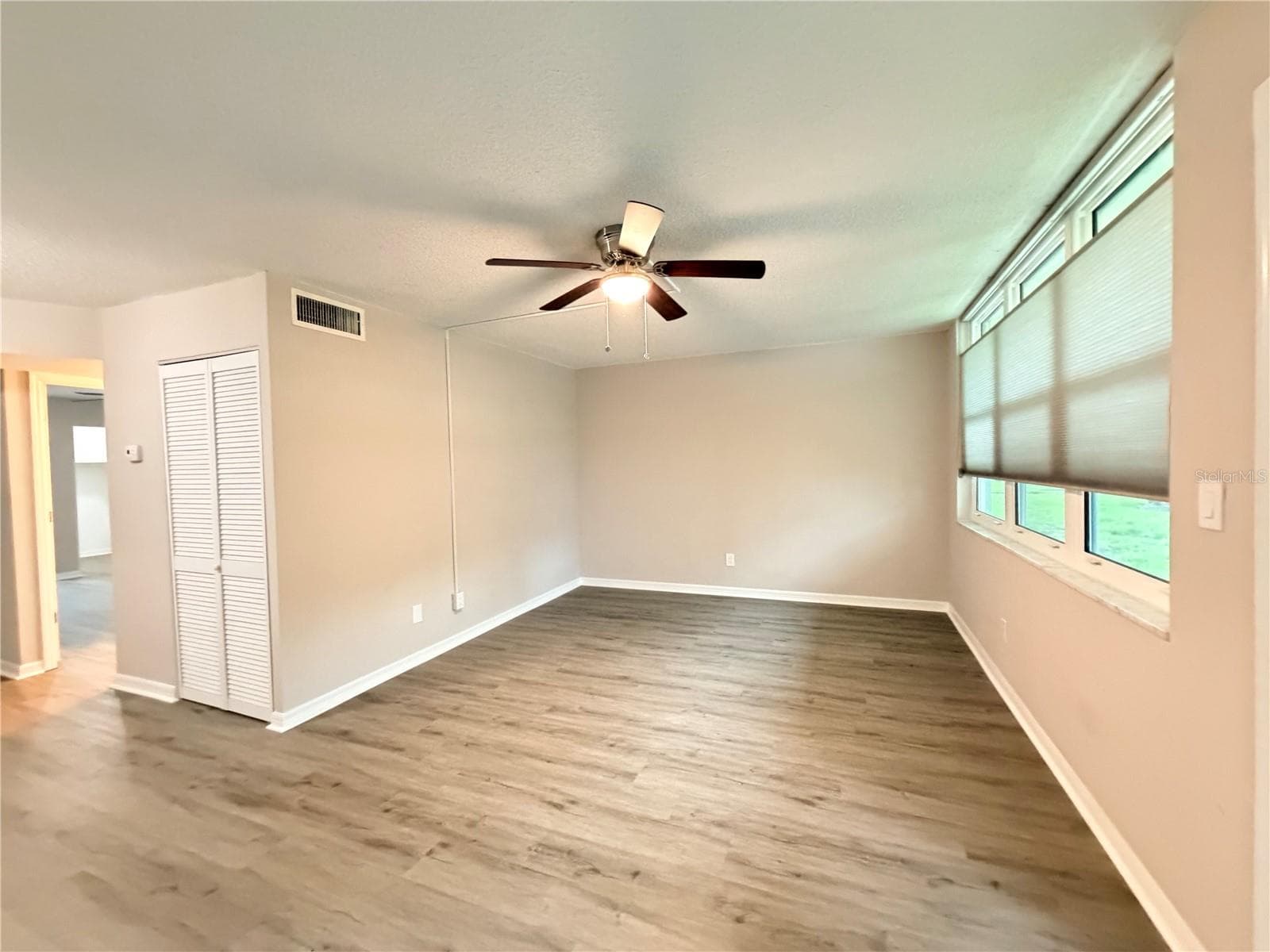 Living area - 4885 1ST ST NE #117, ST PETERSBURG