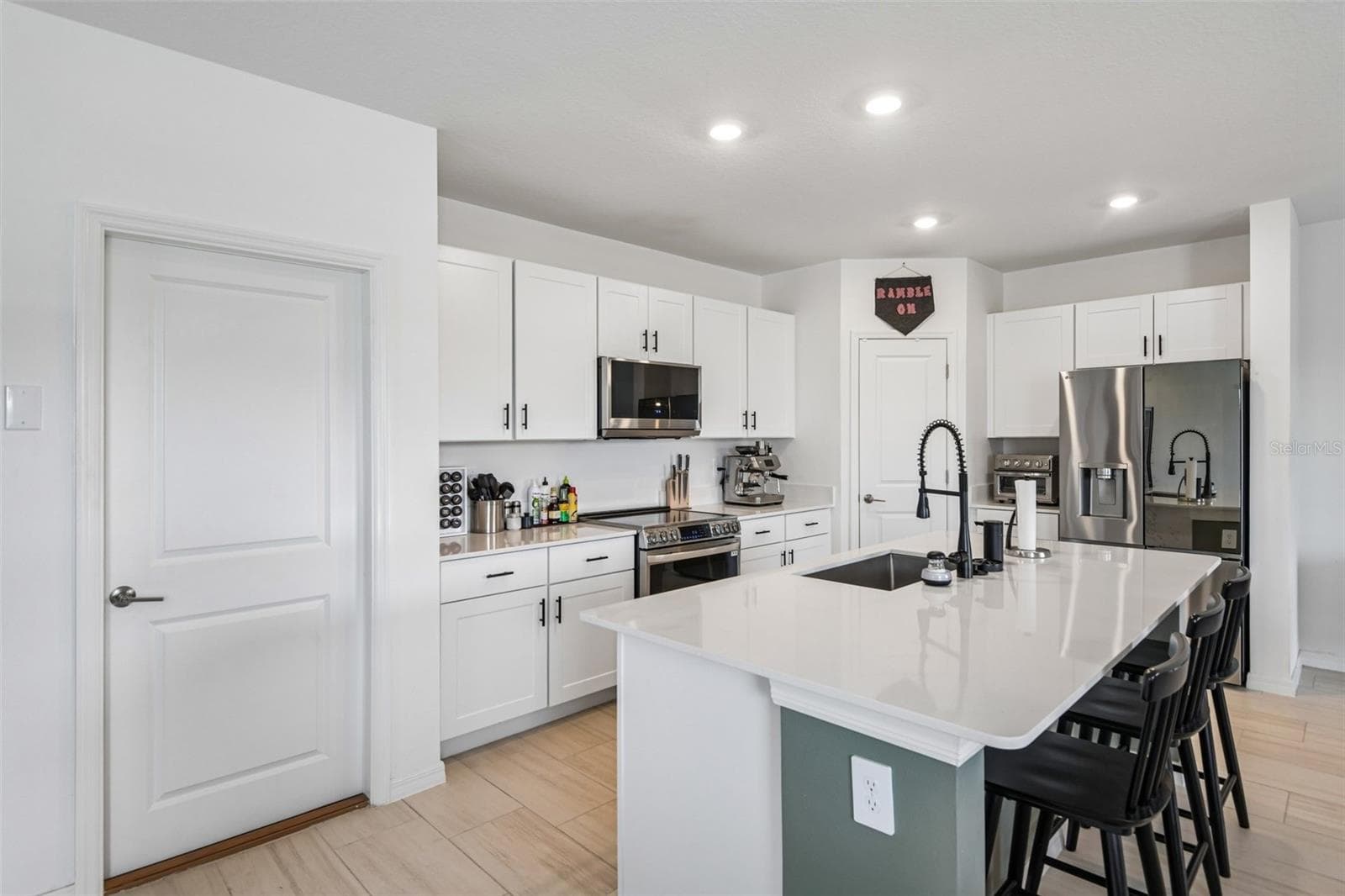 Single Family Residence at 11637 RADIANT SHORE LOOP, SAN ANTONIO, photo 6 of 29