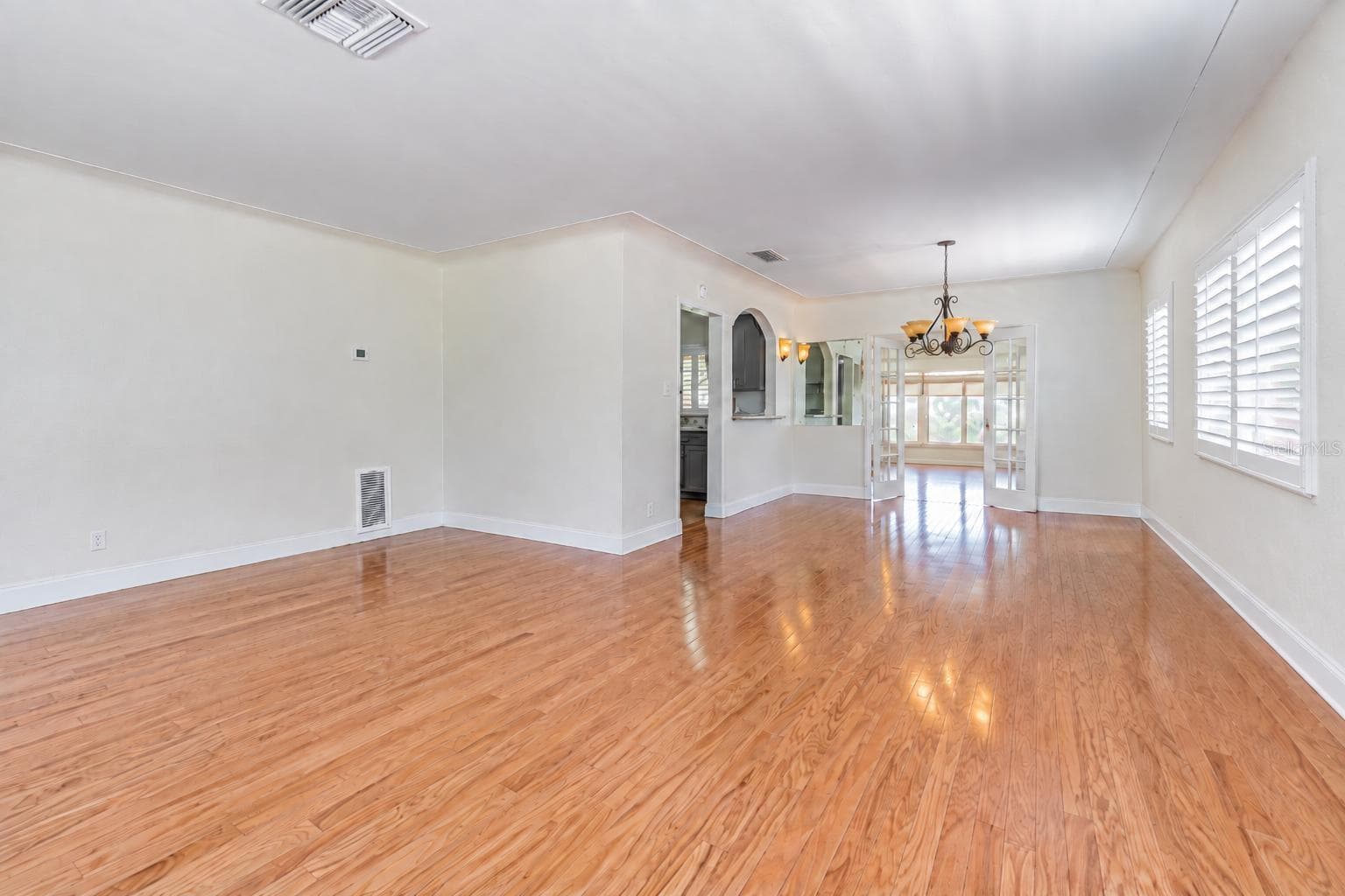 Single Family Residence at 243 SNELL ISLE BLVD NE, ST PETERSBURG, photo 5 of 35