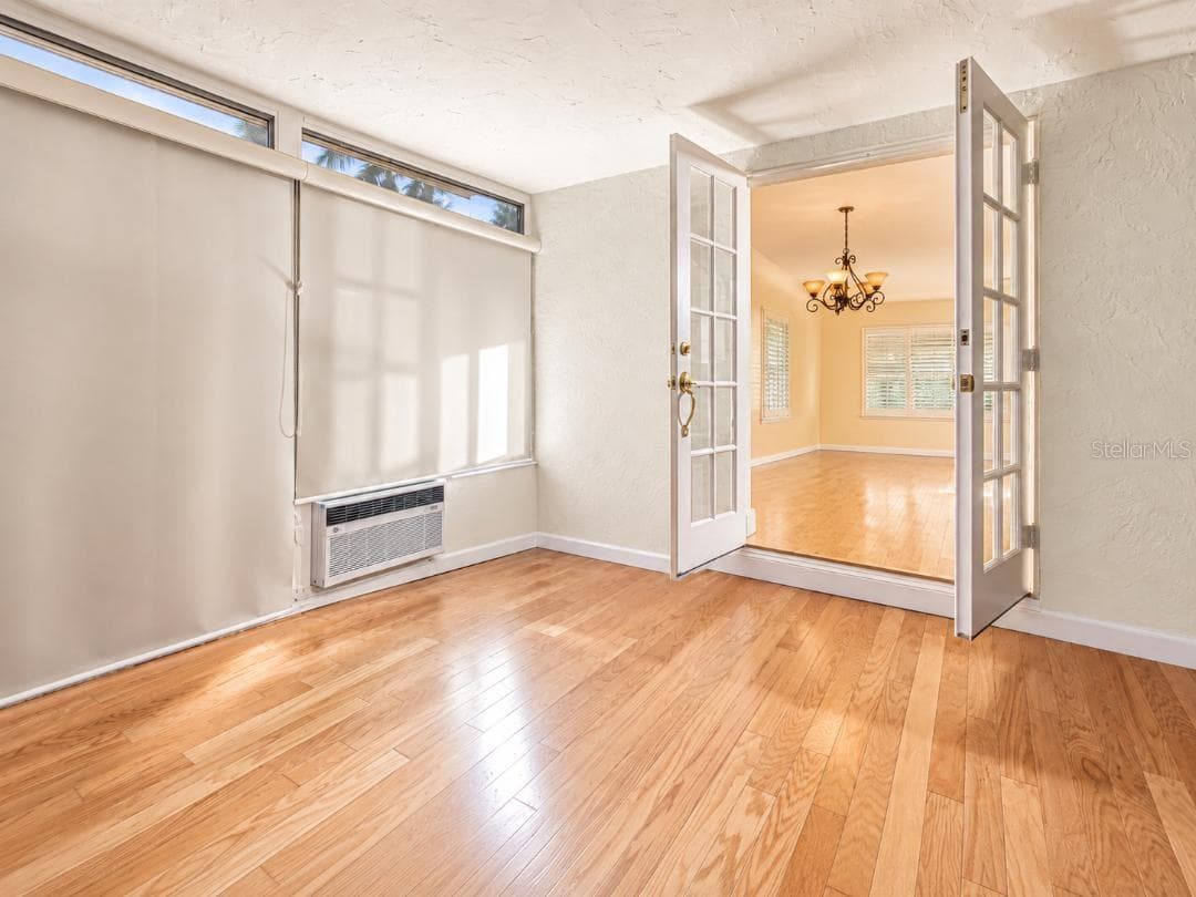 Single Family Residence at 243 SNELL ISLE BLVD NE, ST PETERSBURG, photo 12 of 35