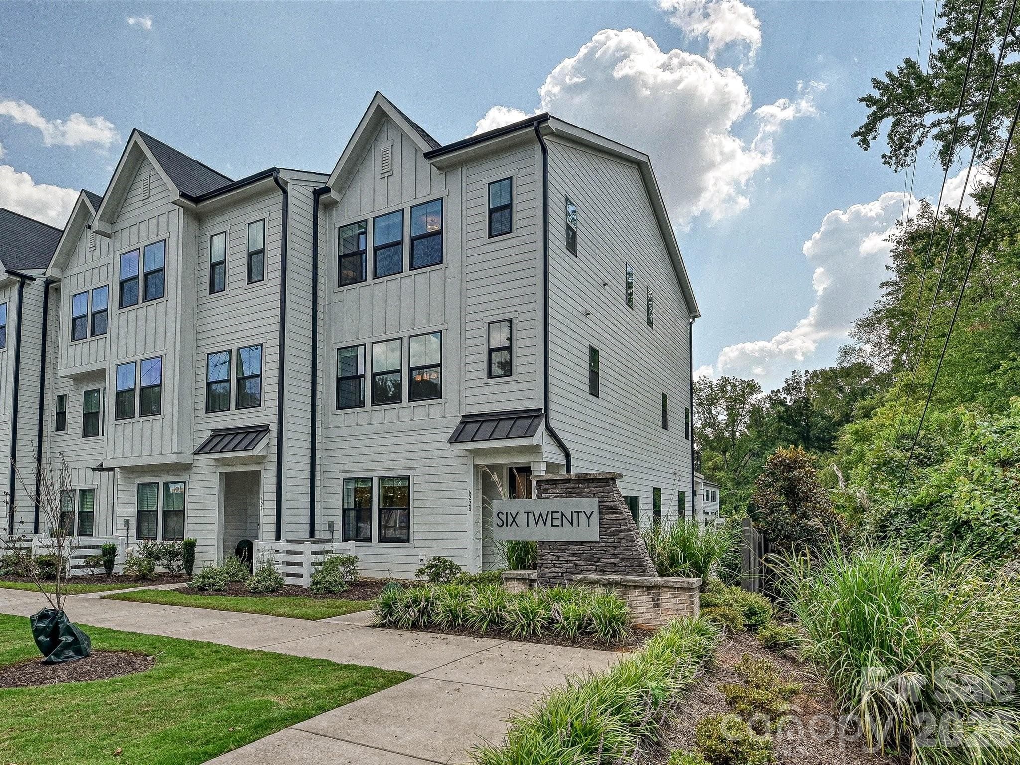 622 E Woodlawn Road