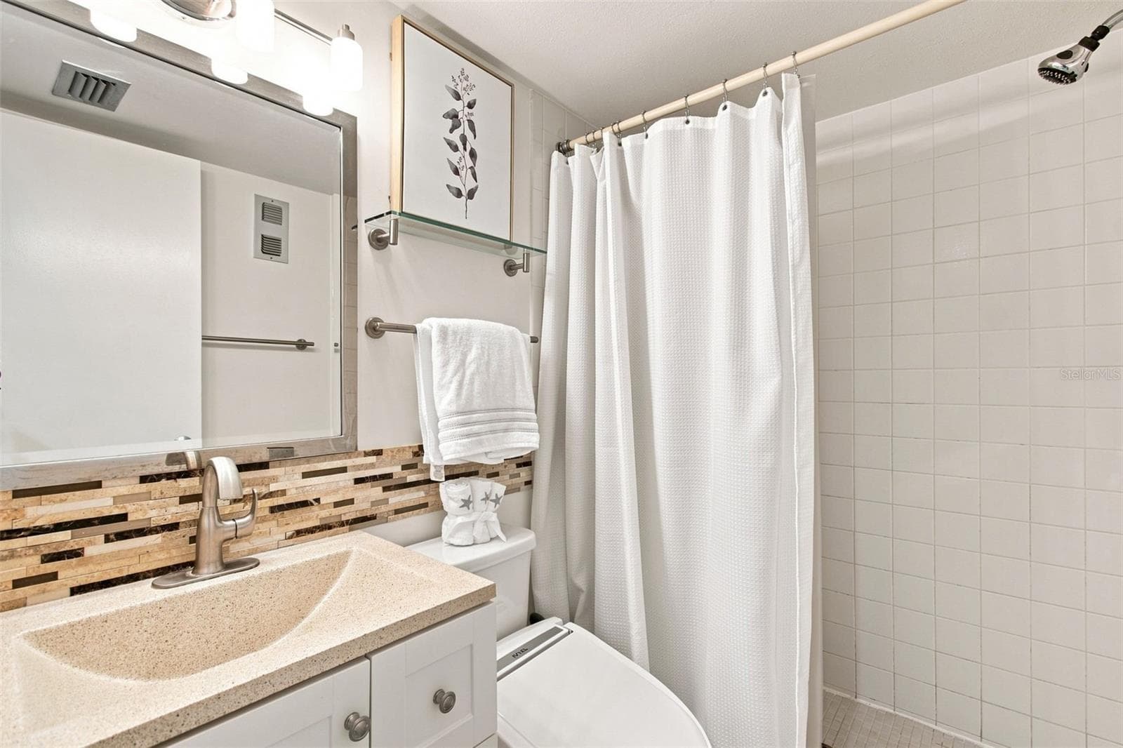Guest bath - 60 GULF BLVD #214, INDIAN ROCKS BEACH