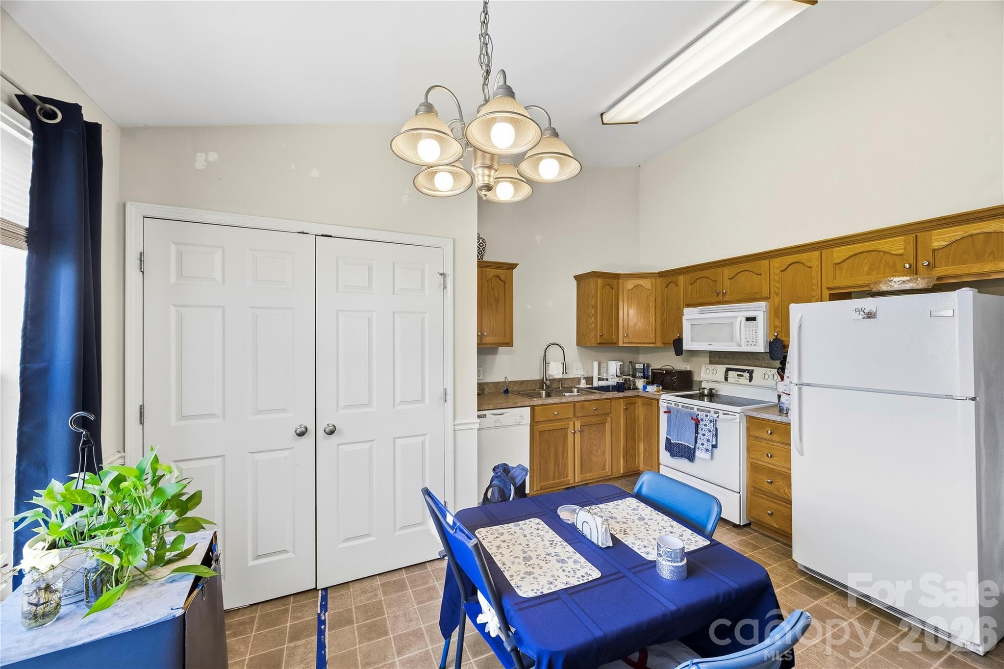 Single Family Residence at 5119 Hildreth Court, Concord, photo 8 of 23