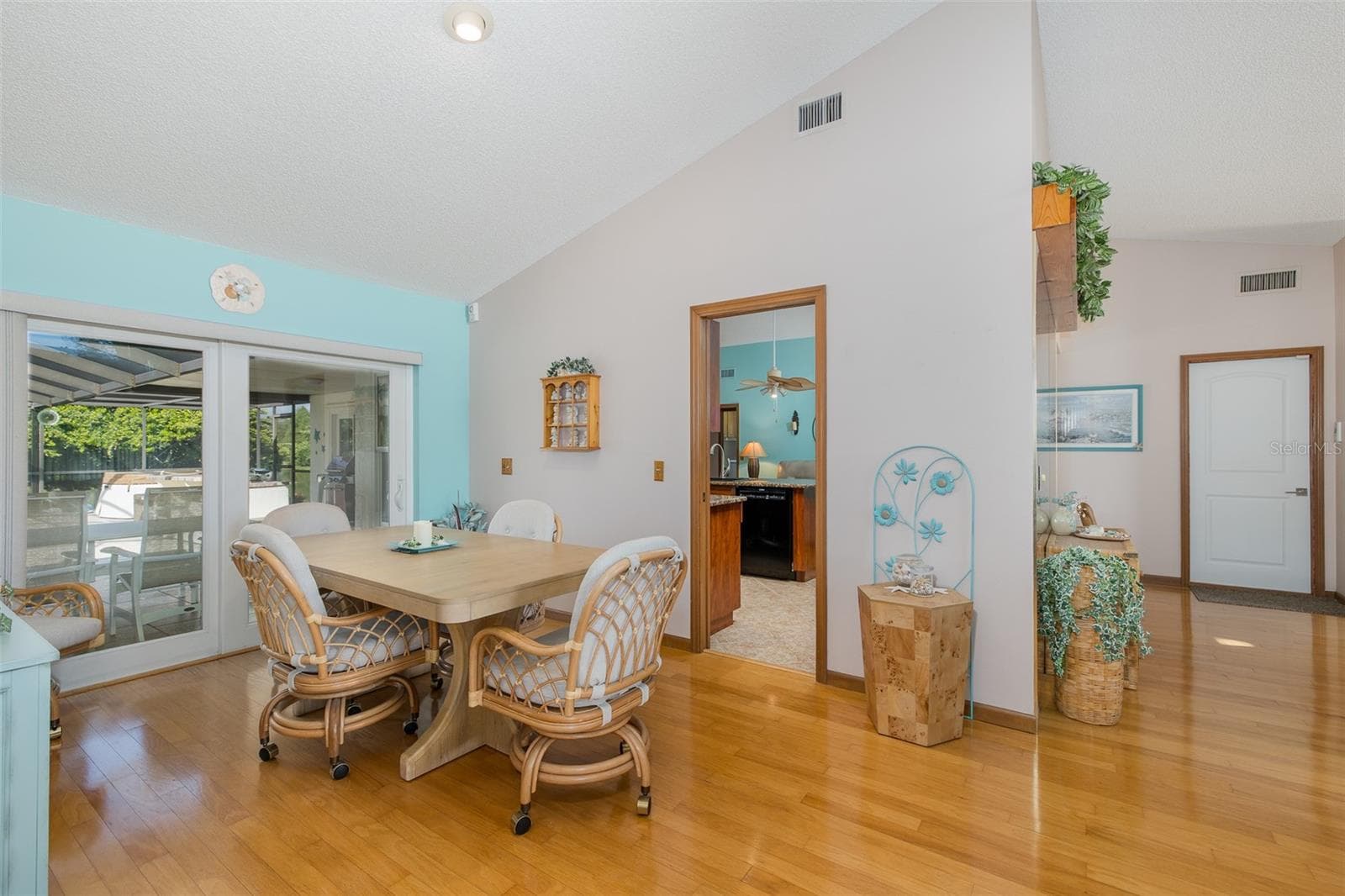 Single Family Residence at 11810 SPANISH LAKE DR, TAMPA, photo 9 of 66
