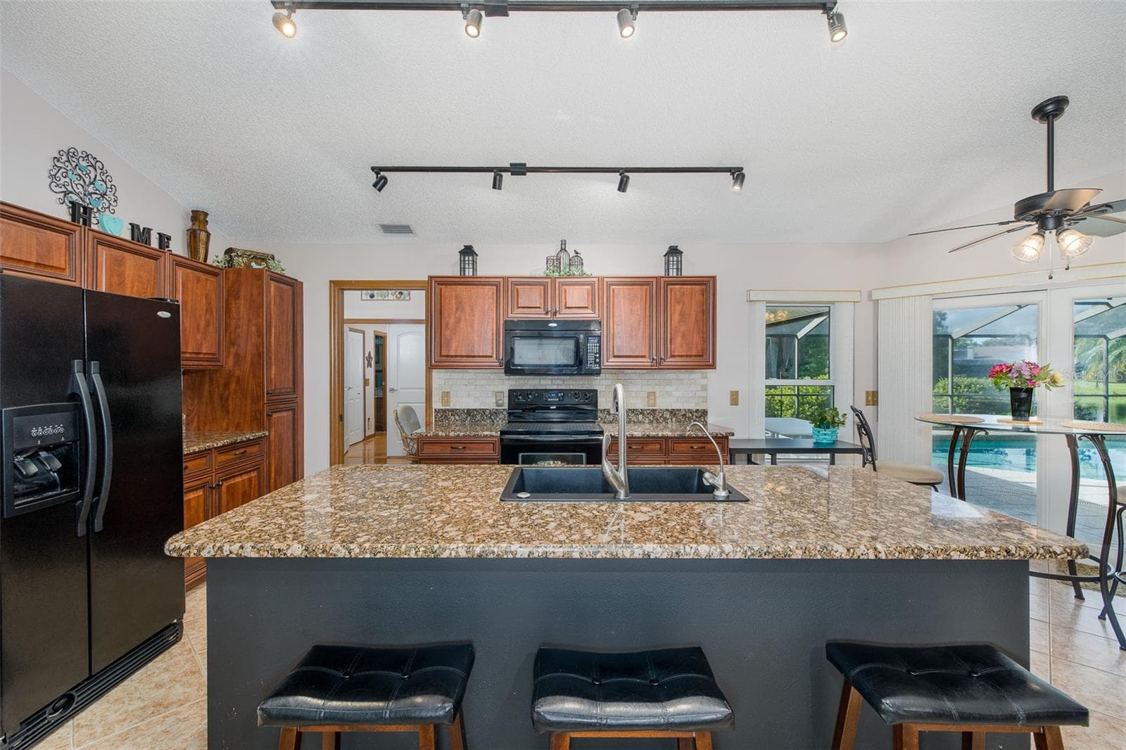 Single Family Residence at 11810 SPANISH LAKE DR, TAMPA, photo 11 of 66