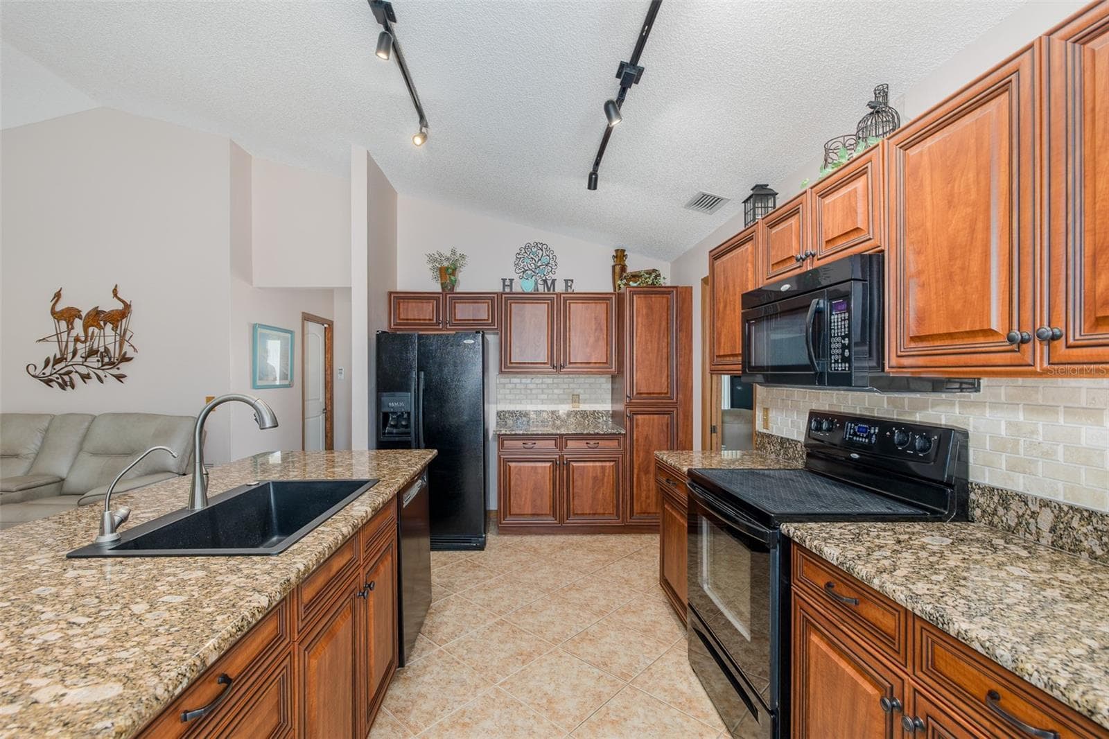 Single Family Residence at 11810 SPANISH LAKE DR, TAMPA, photo 12 of 66