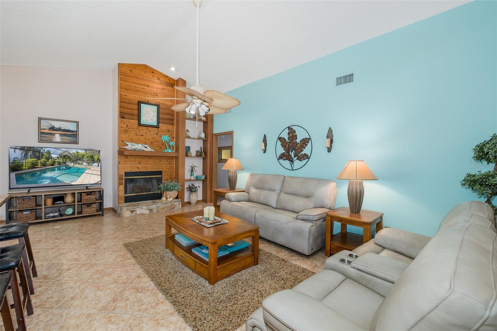 Single Family Residence at 11810 SPANISH LAKE DR, TAMPA, photo 13 of 66