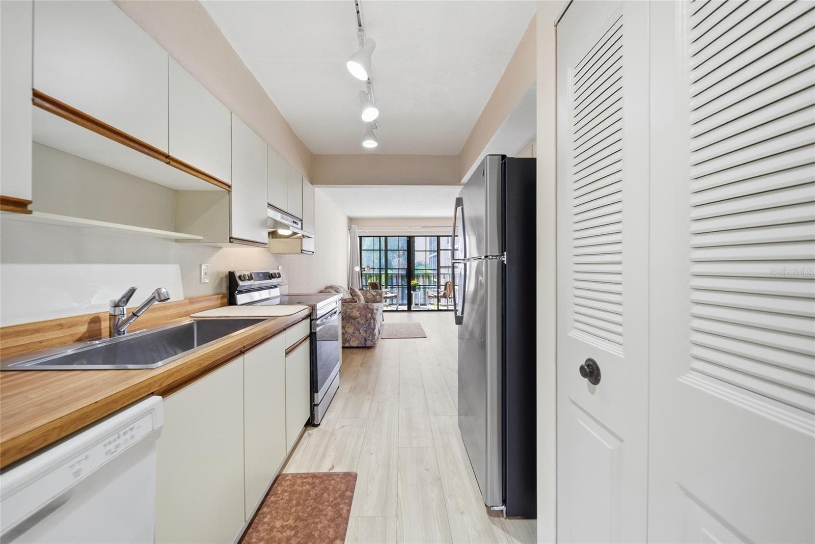 Condominium at 515 30TH AVE W #H308, BRADENTON, photo 19 of 46