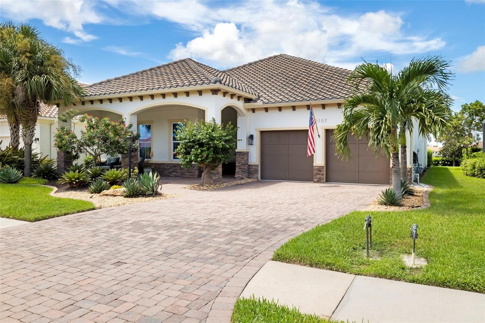 Single Family Residence at 10107 CARNOUSTIE PL, BRADENTON, photo 6 of 85