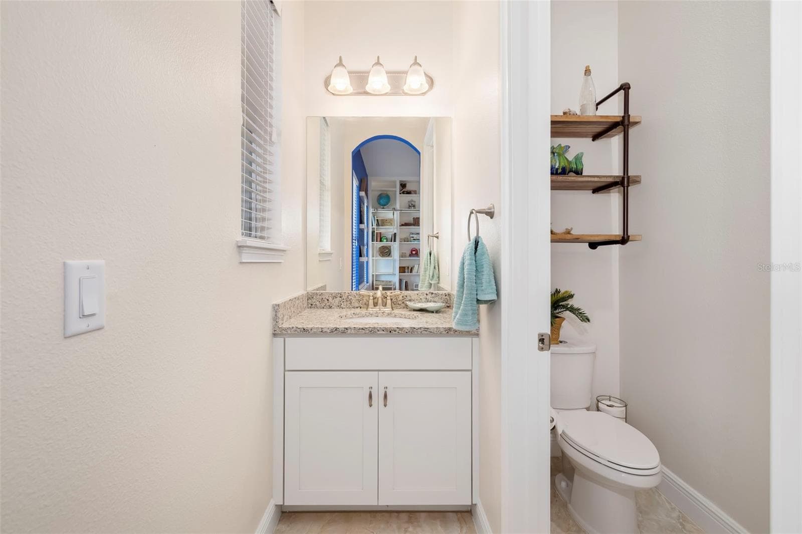 Jack & Jill Bathroom - 10107 CARNOUSTIE PL, BRADENTON