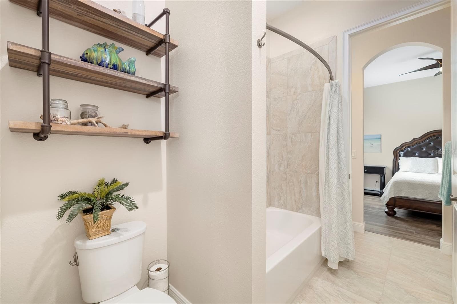 Jack & Jill Bathroom - 10107 CARNOUSTIE PL, BRADENTON