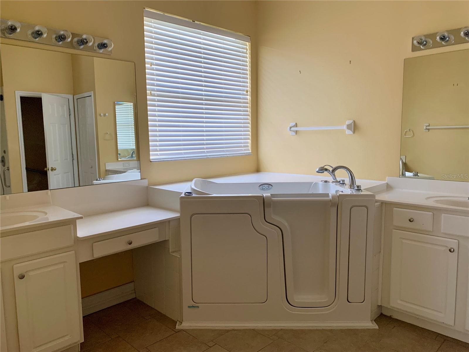 MASTER BATHSEPARATE VANITIES - 6738 VISTA PARK BLVD, ORLANDO