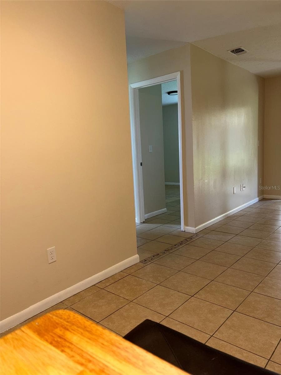 Condominium at 9523 FIELDVIEW CIR #9523, THONOTOSASSA, photo 5 of 14