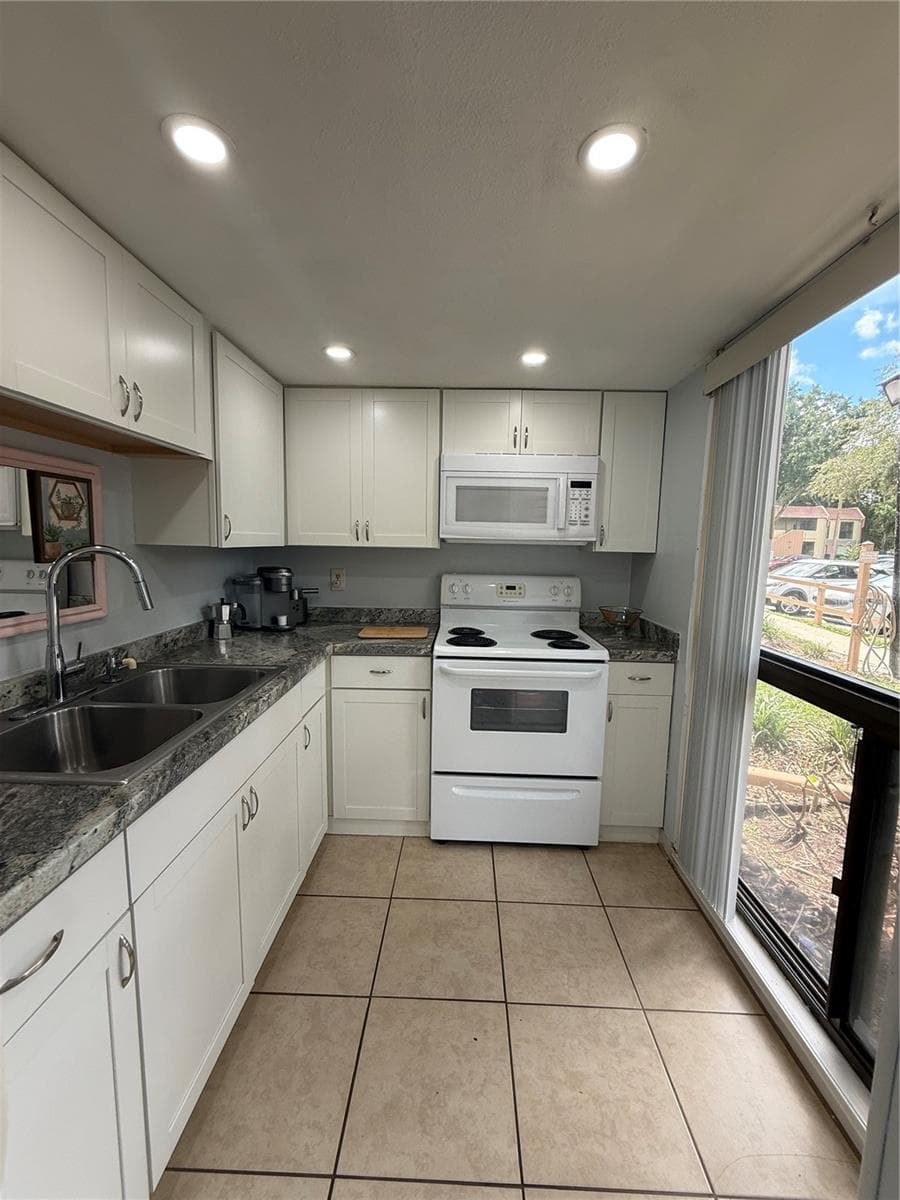 Condominium at 417 SHEOAH BLVD #17, WINTER SPRINGS, photo 8 of 21