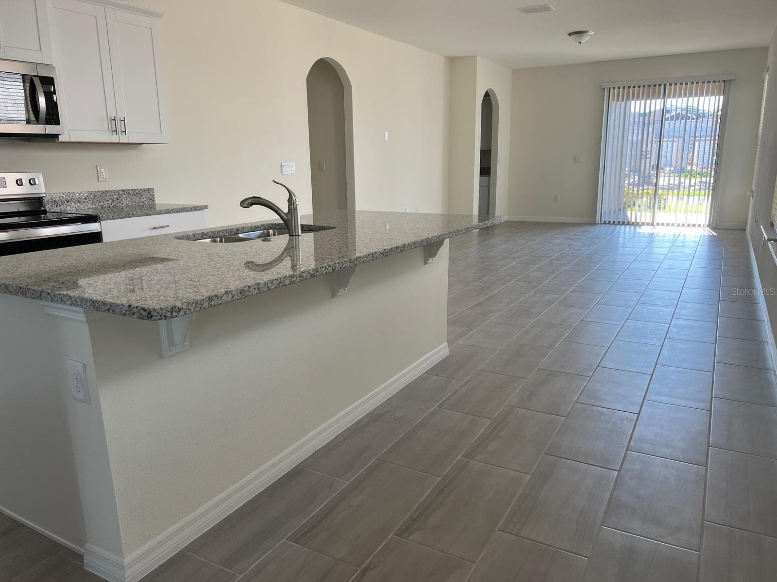 Single Family Residence at 16704 POINT ROCK DR, WINTER GARDEN, photo 5 of 23