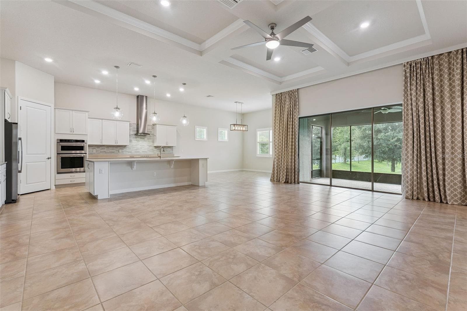 Living Room, View to the Covered Patio - 1005 MARE WAY, OVIEDO