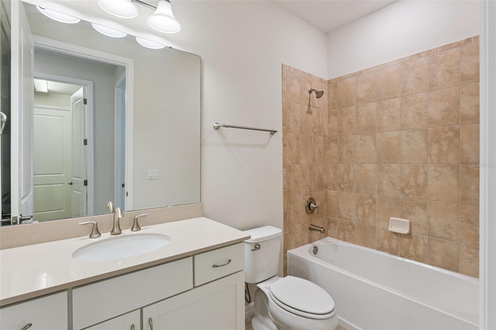 Guest/Hall Bath - 1005 MARE WAY, OVIEDO