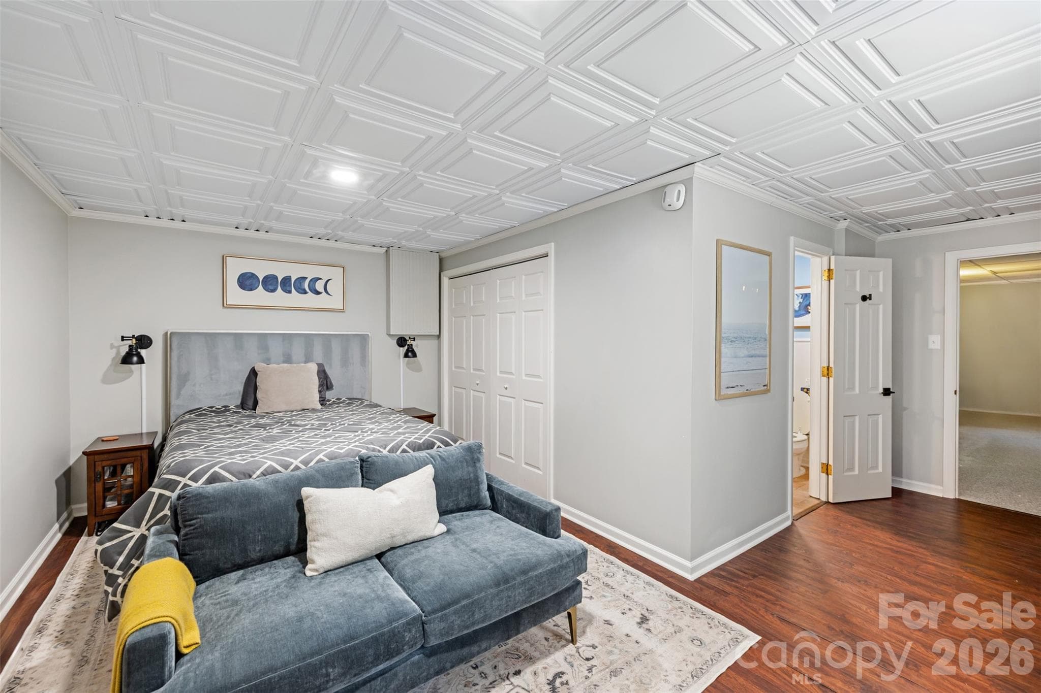 Basement bedroom with en suite full bath and private courtyard - 10 Bald Eagle Road, Lake Wylie