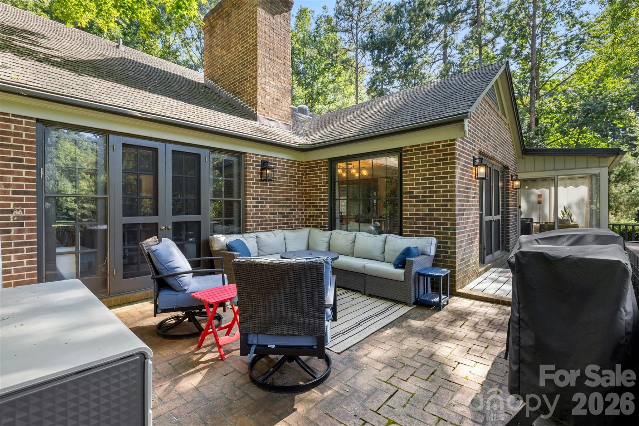Multiple spaces for dining and relaxing - 10 Bald Eagle Road, Lake Wylie