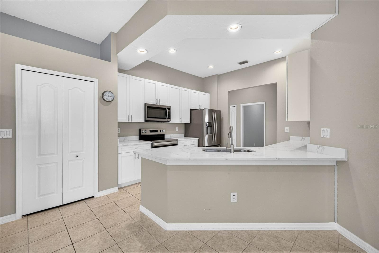 Single Family Residence at 22953 BAY CEDAR DR, LAND O LAKES, photo 9 of 62