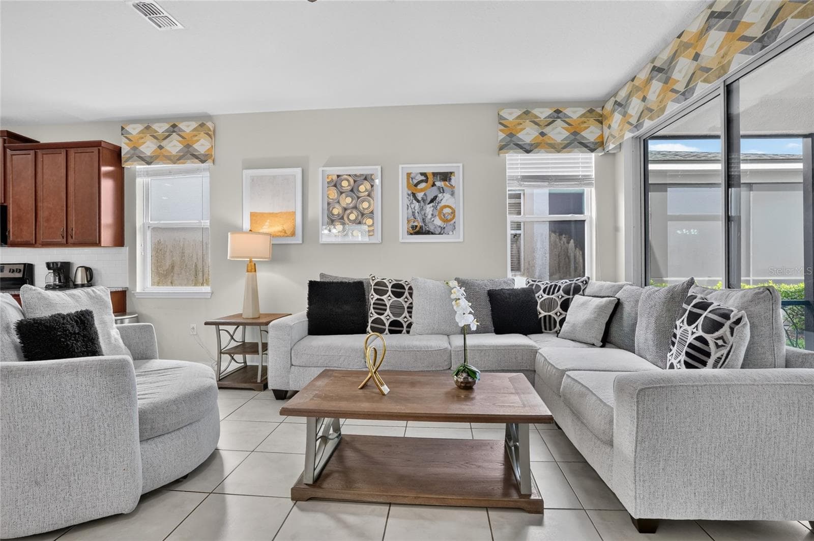 Living Room - 9007 PELICAN COVE TRCE, KISSIMMEE