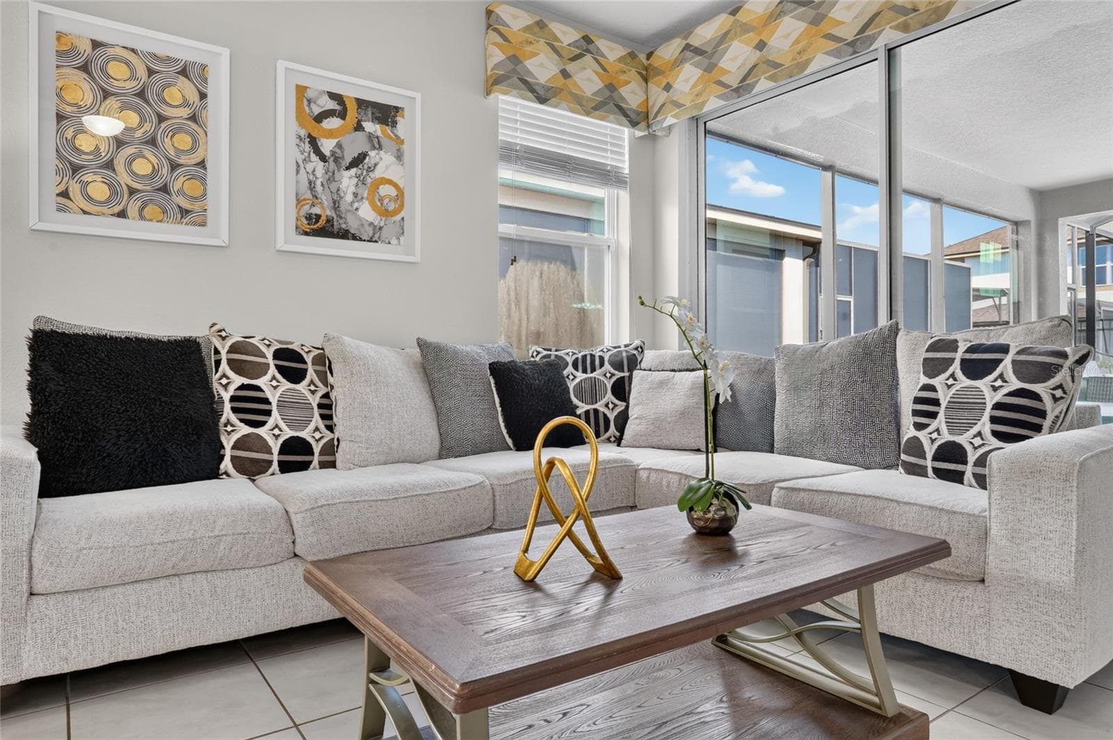 Living Room - 9007 PELICAN COVE TRCE, KISSIMMEE