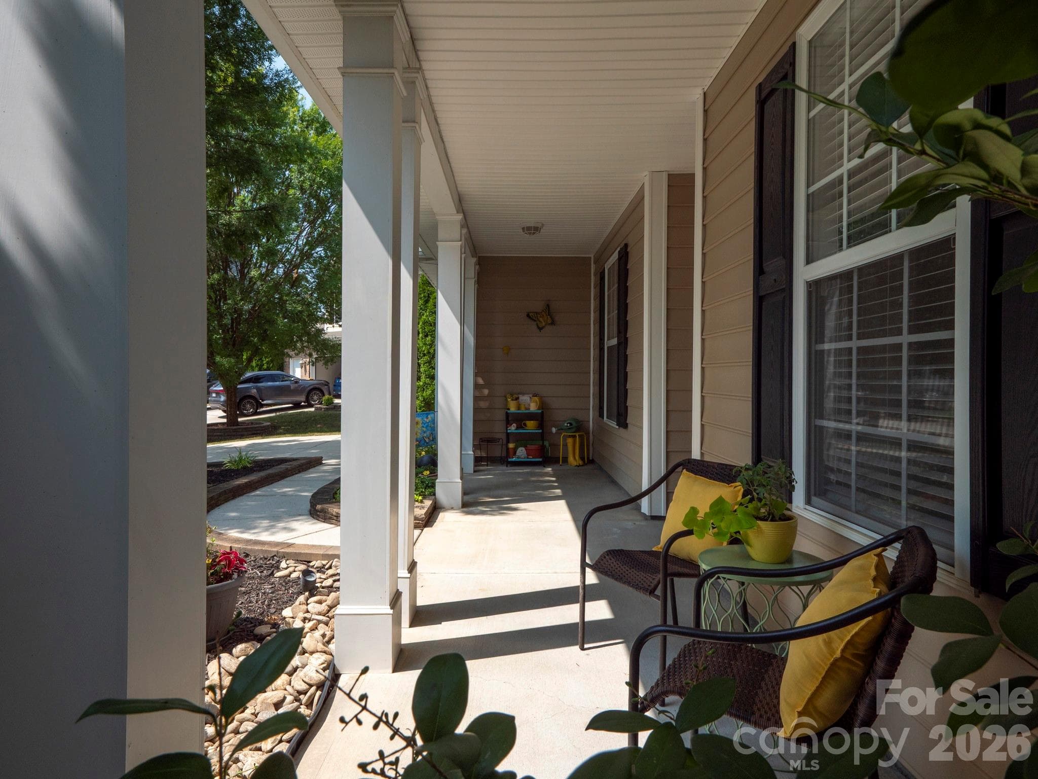 Single Family Residence at 6005 Lillyshire Place, Charlotte, photo 3 of 28