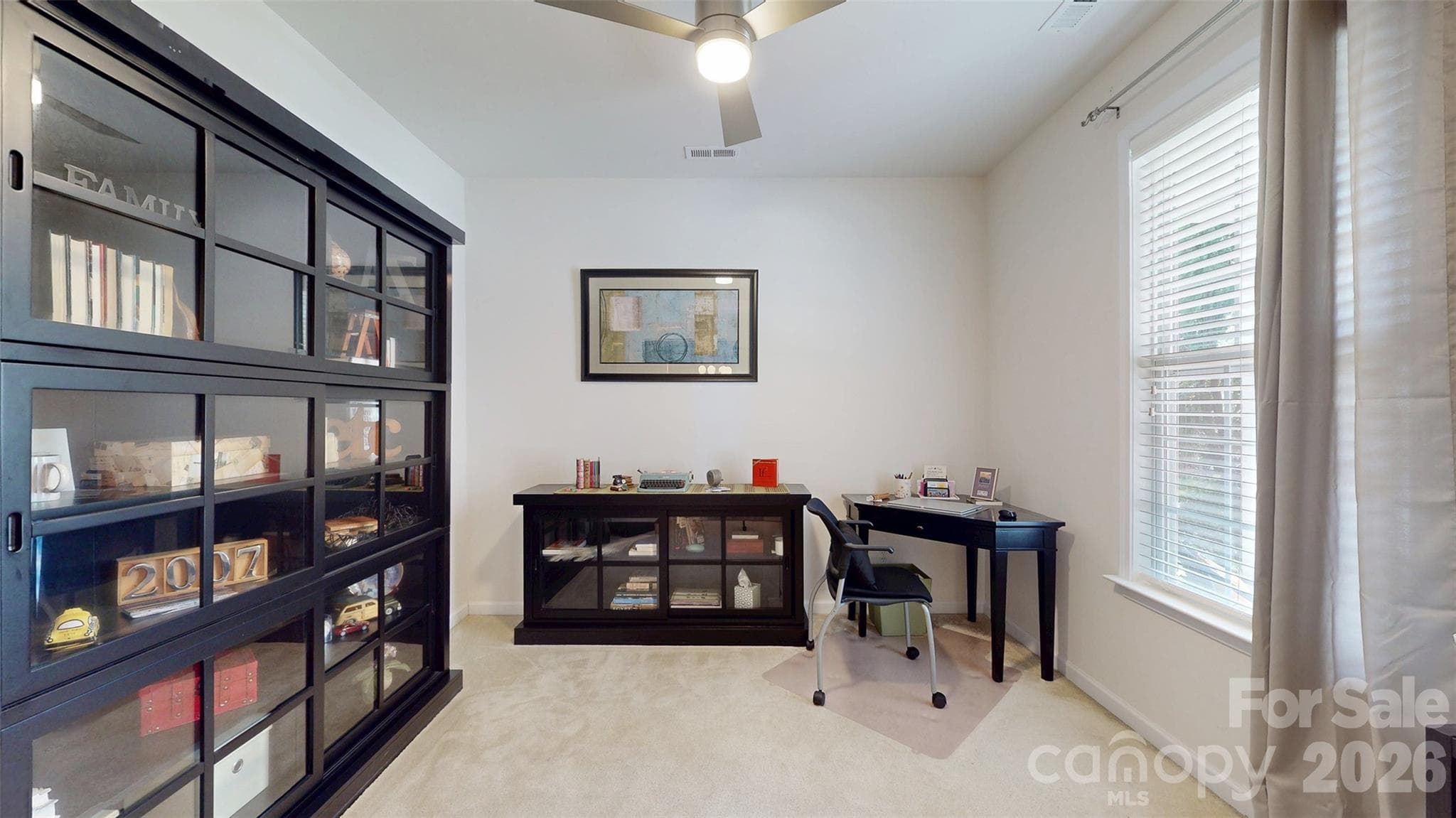 Single Family Residence at 6005 Lillyshire Place, Charlotte, photo 4 of 28