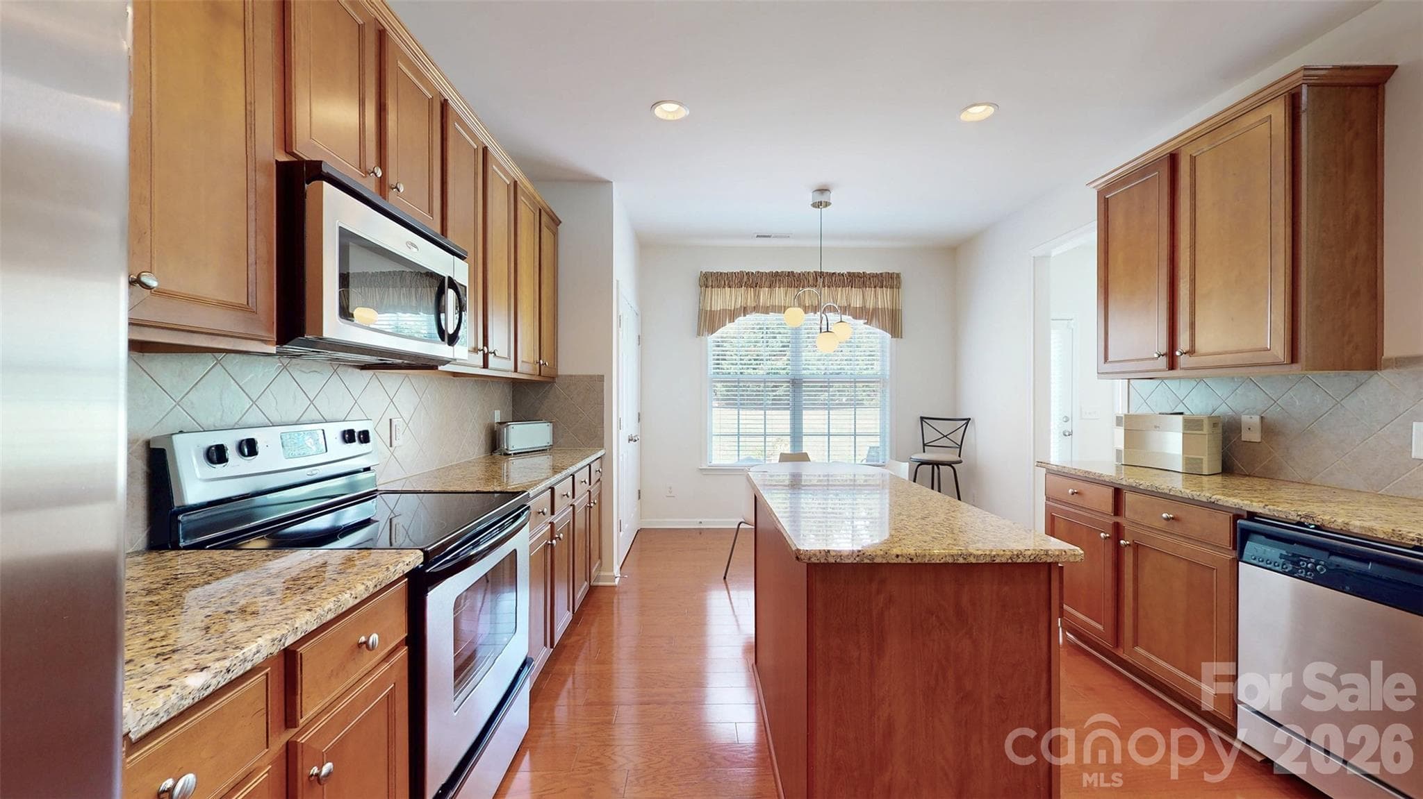 Single Family Residence at 6005 Lillyshire Place, Charlotte, photo 9 of 28