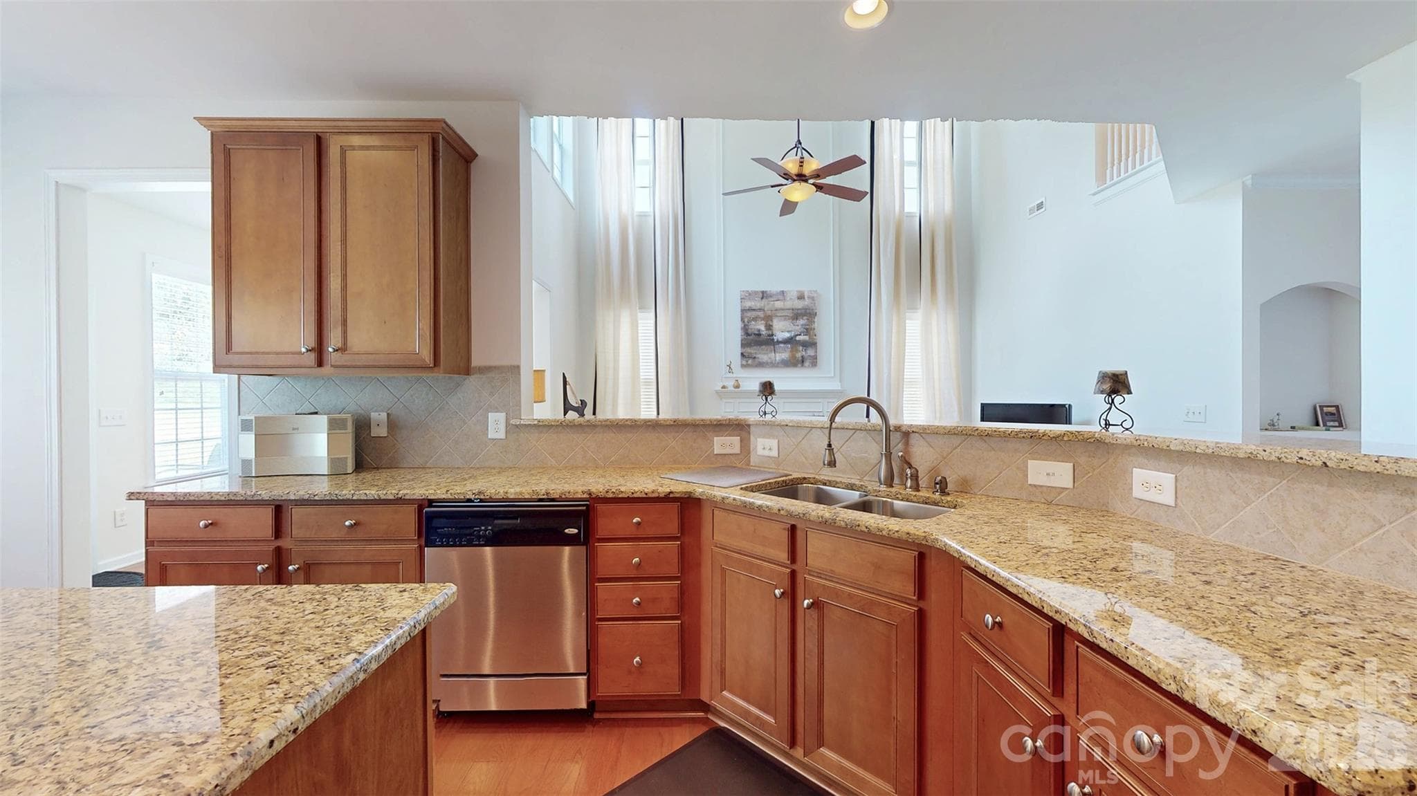 Single Family Residence at 6005 Lillyshire Place, Charlotte, photo 10 of 28