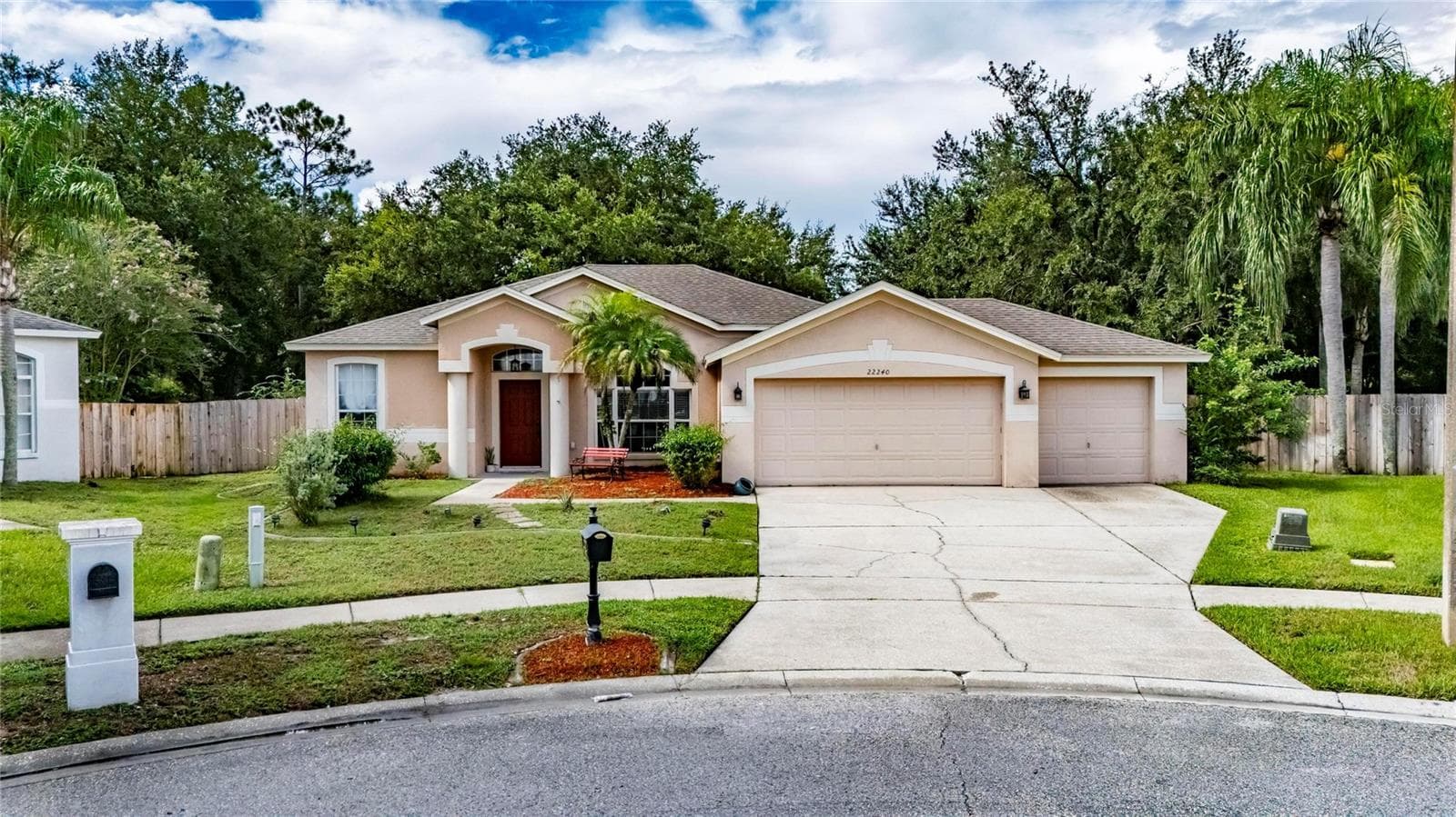 Single Family Residence at 22240 WILLOW LAKES DR, LUTZ, photo 2 of 58
