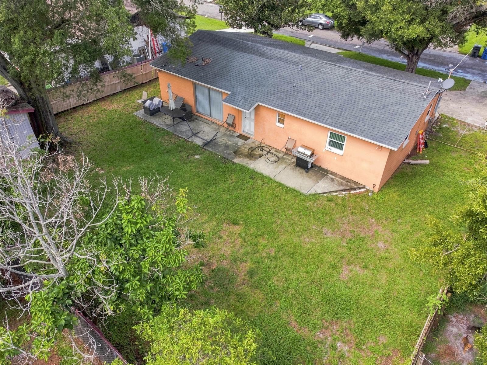 Single Family Residence at 802 PAPAYA DR, TAMPA, photo 4 of 40