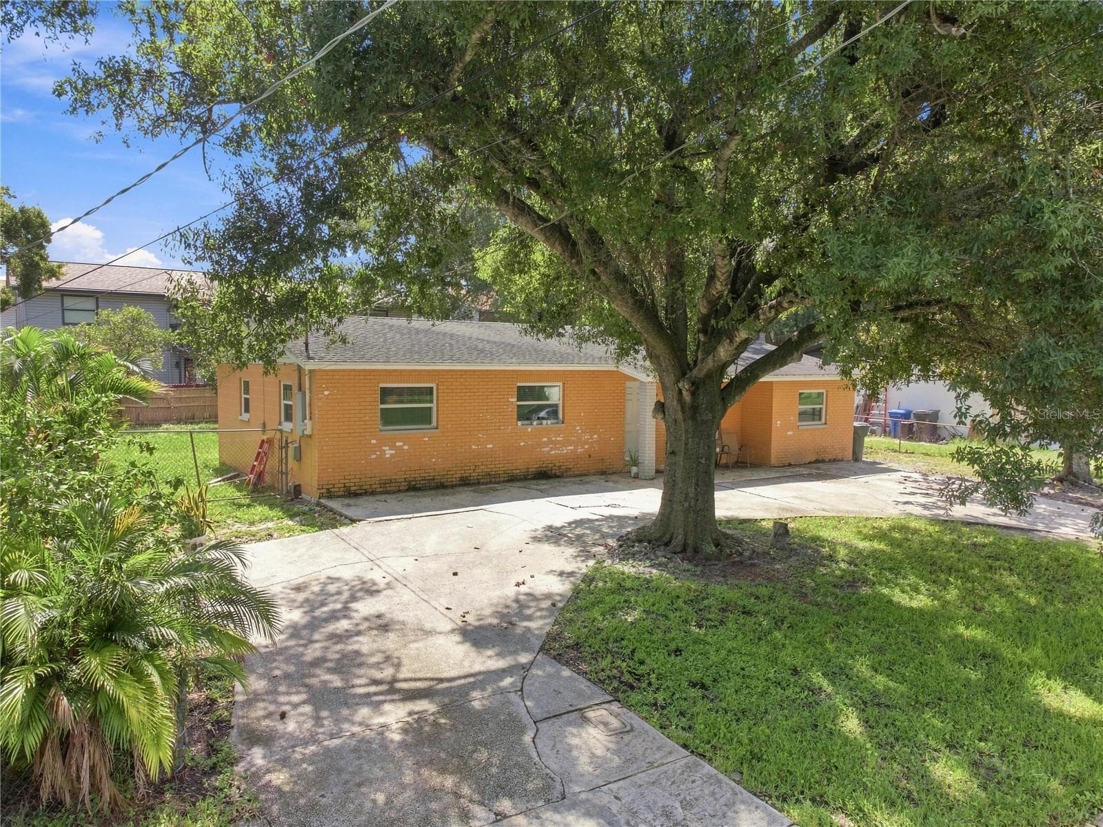 Single Family Residence at 802 PAPAYA DR, TAMPA, photo 9 of 40