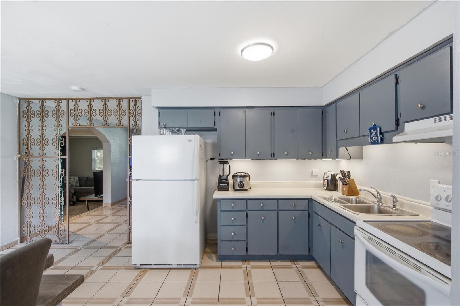 Single Family Residence at 802 PAPAYA DR, TAMPA, photo 21 of 40