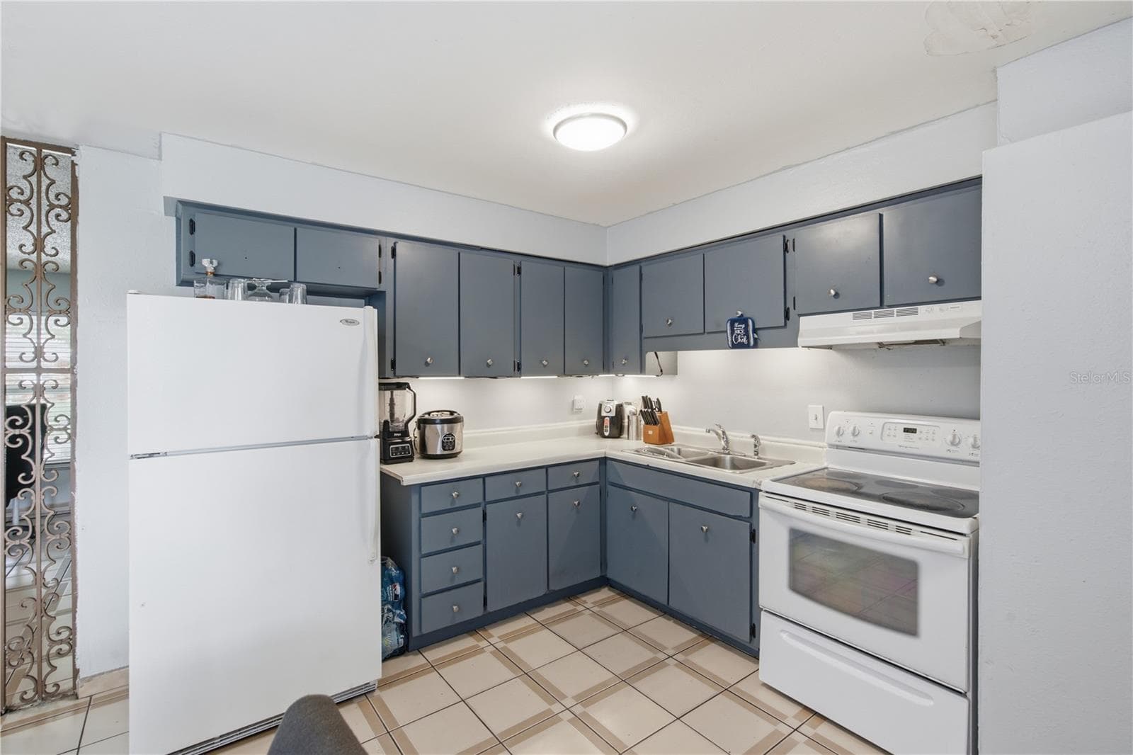 Single Family Residence at 802 PAPAYA DR, TAMPA, photo 22 of 40