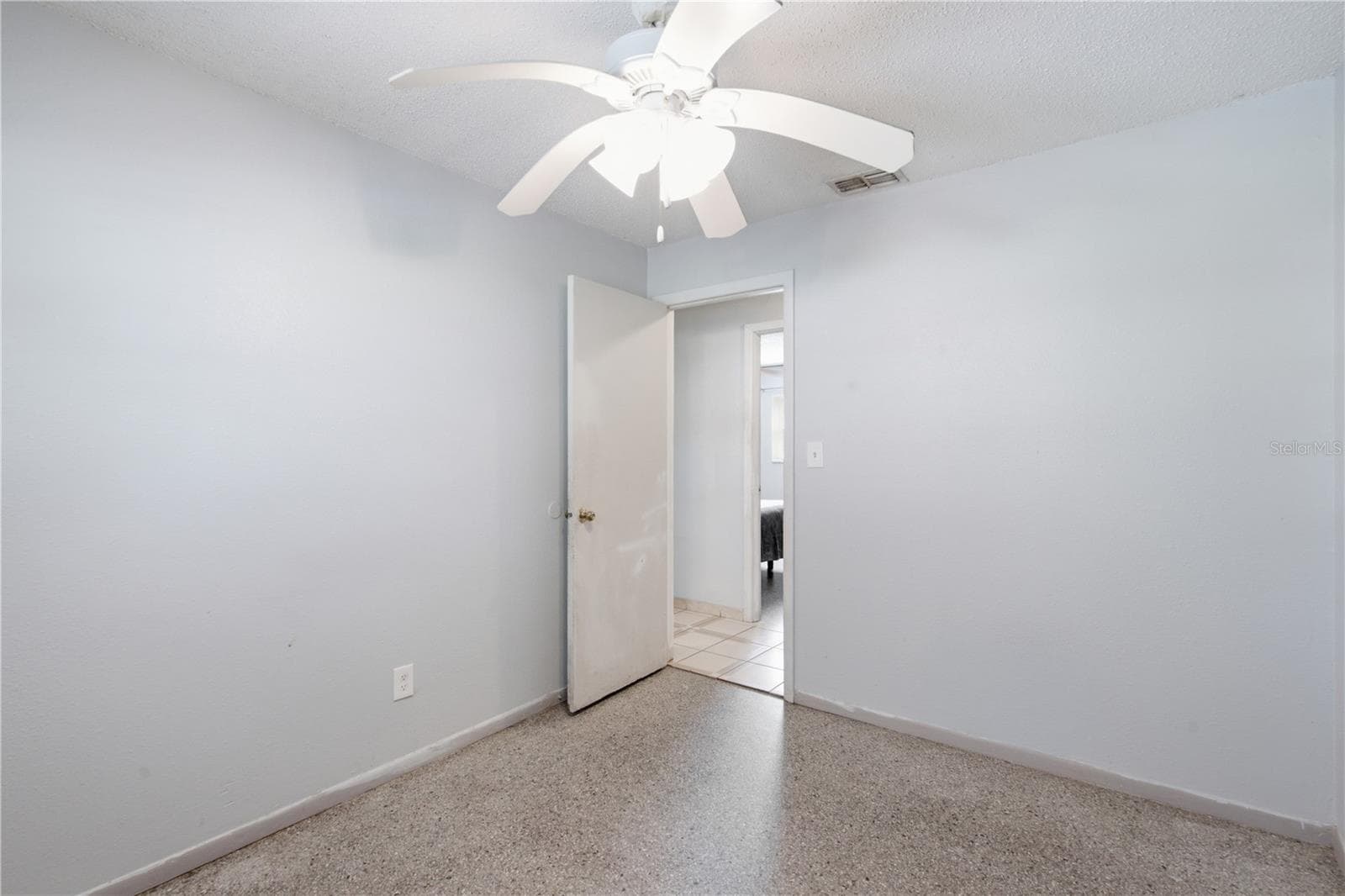 Single Family Residence at 802 PAPAYA DR, TAMPA, photo 29 of 40