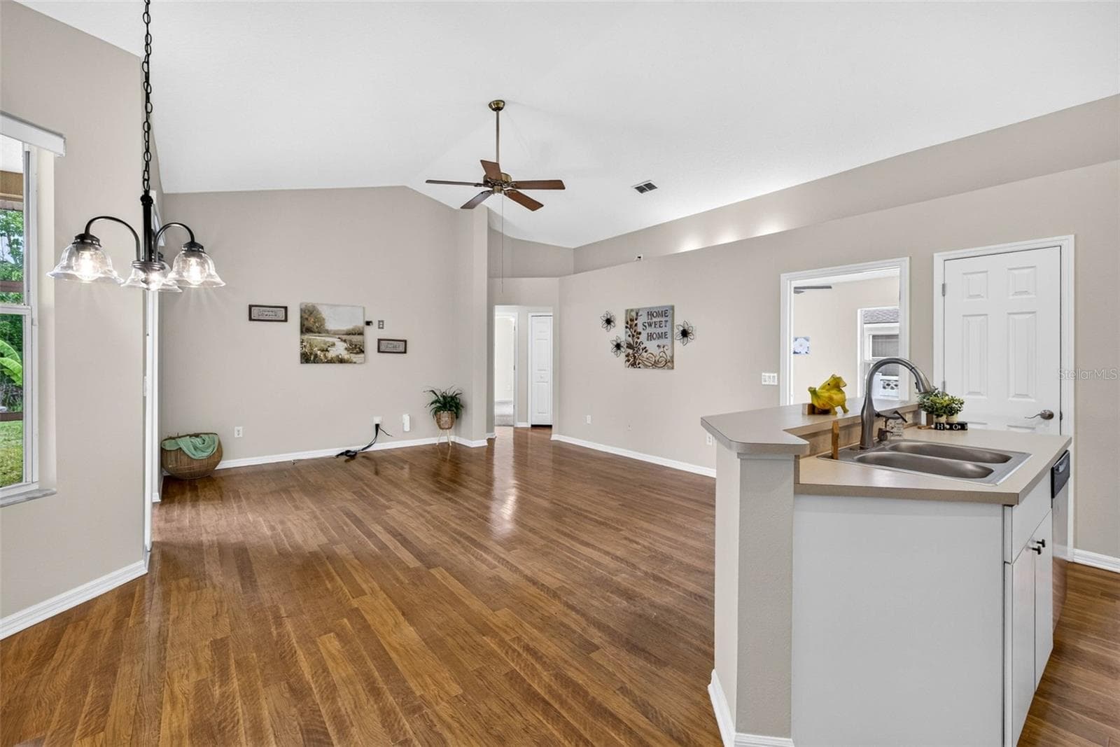 FAMILY ROOM VIEW FRONT KITCHEN - 9603 BIRNAMWOOD ST, RIVERVIEW