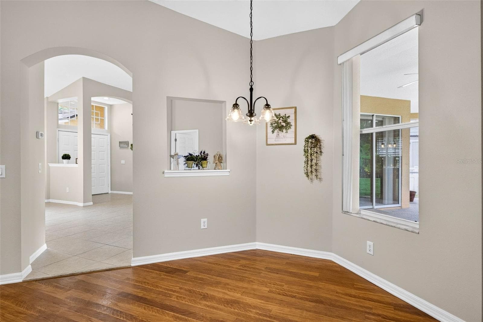 BREAKFAST NOOK - 9603 BIRNAMWOOD ST, RIVERVIEW