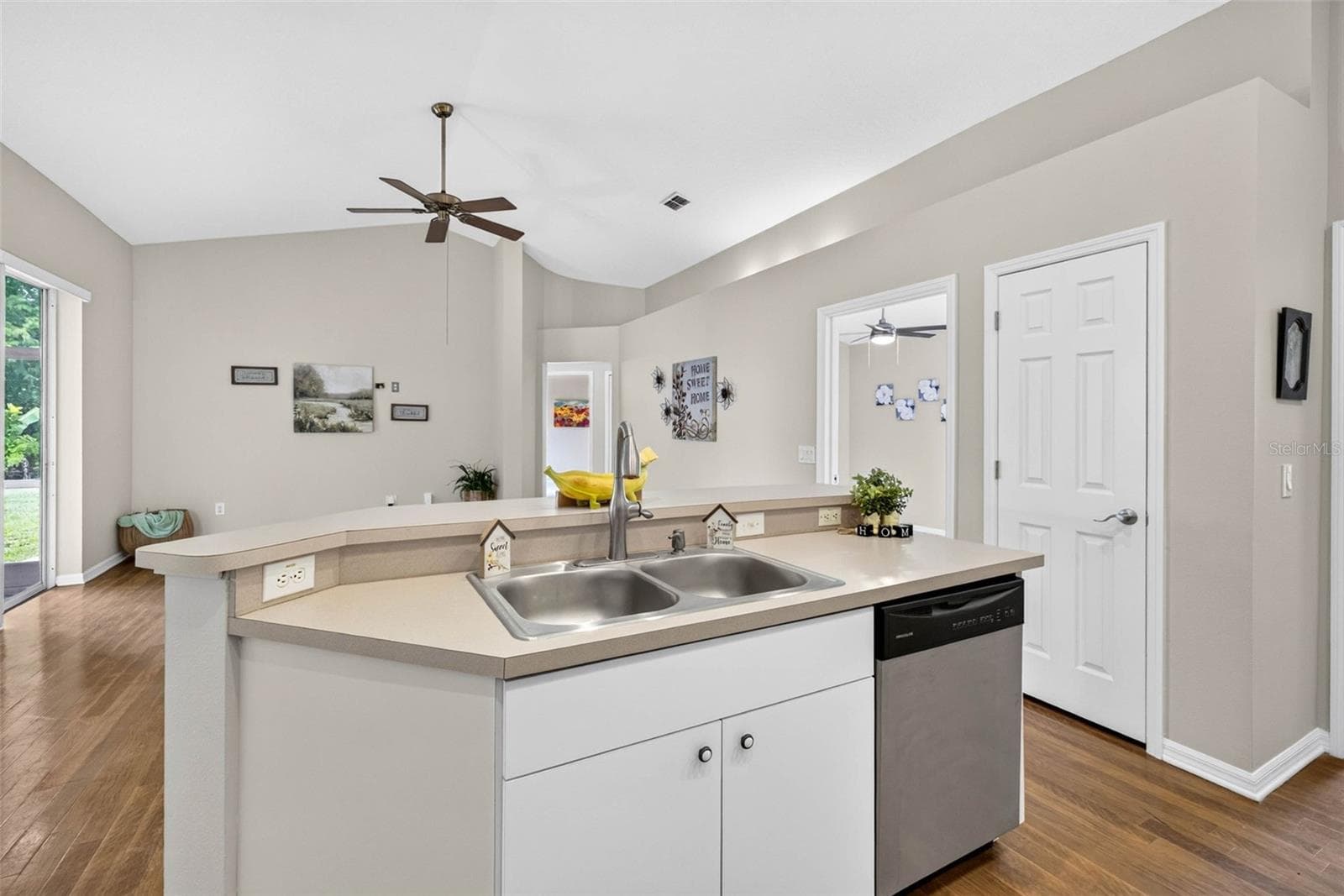 KITCHEN - 9603 BIRNAMWOOD ST, RIVERVIEW