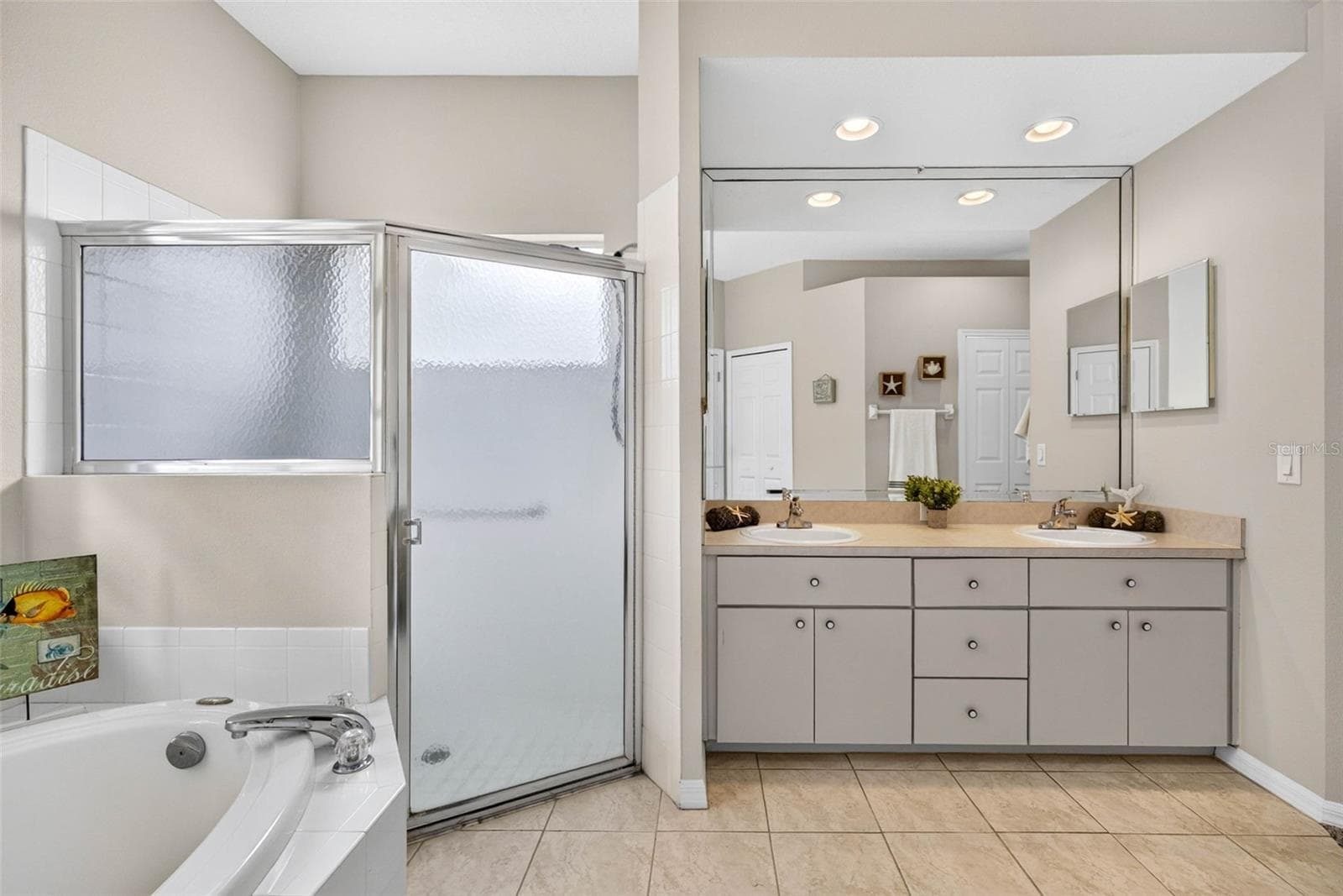 PRIMARY BATHROOM WITH GARDEN TUB AND DOUBLE SINKS, SEPERATE SHOWER - 9603 BIRNAMWOOD ST, RIVERVIEW