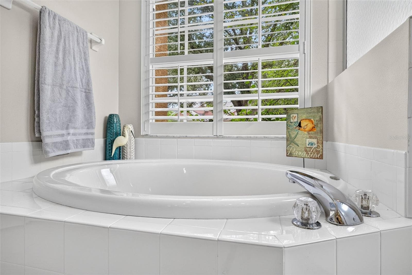 GARDEN TUB PRIMARY BATHROOM - 9603 BIRNAMWOOD ST, RIVERVIEW