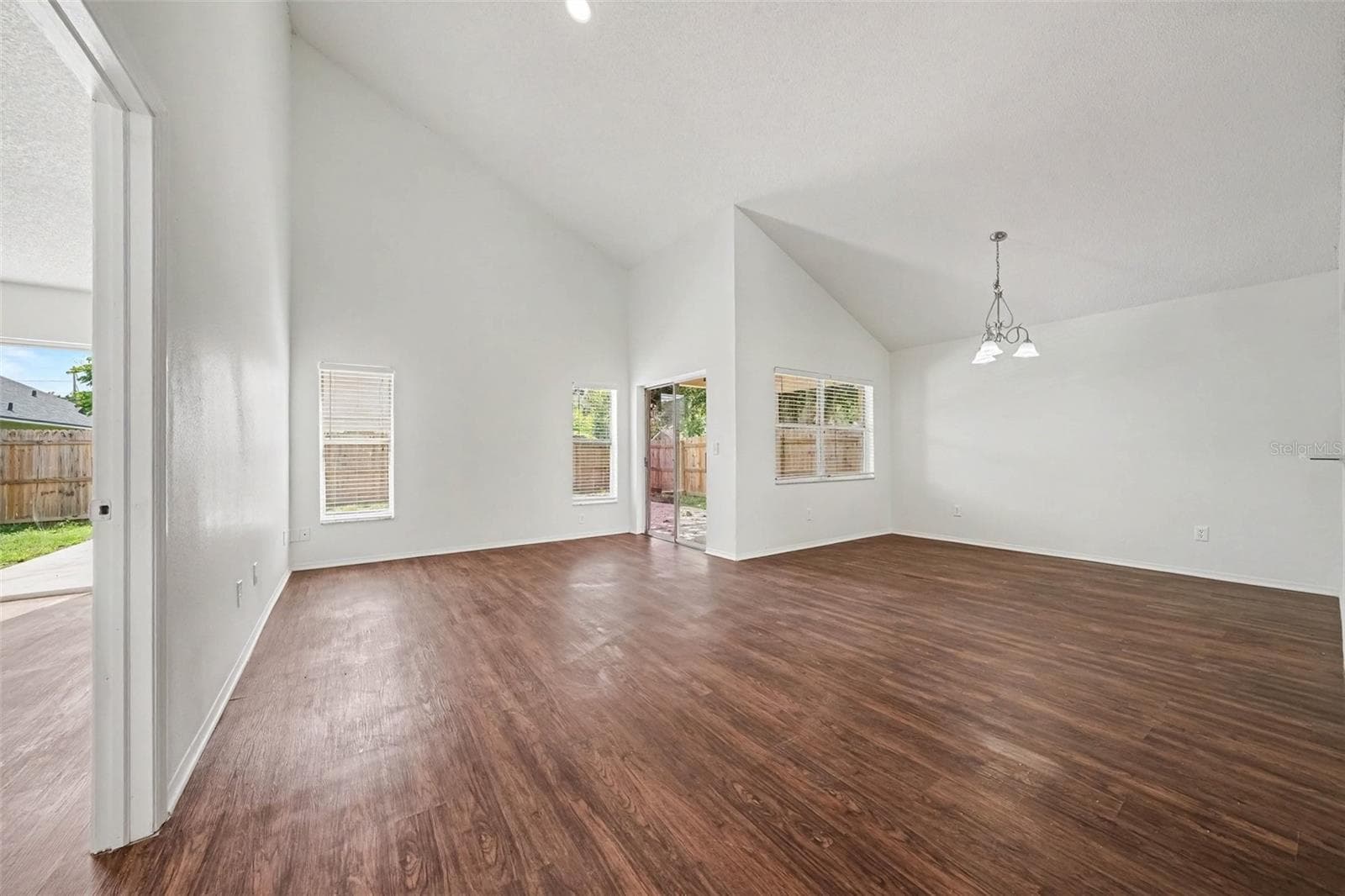 Single Family Residence at 317 MORNING CREEK CIR, APOPKA, photo 2 of 20