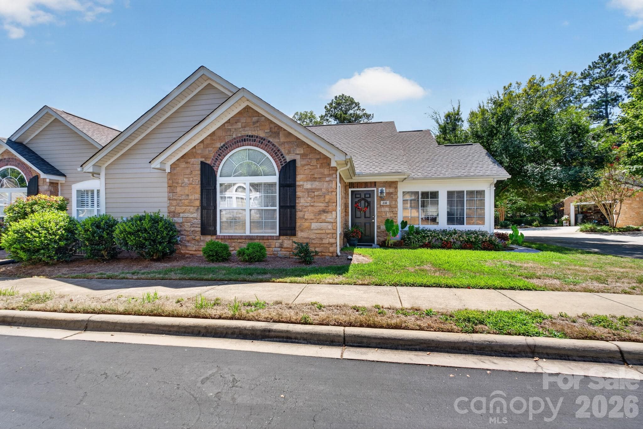 232 Lone Oak Circle