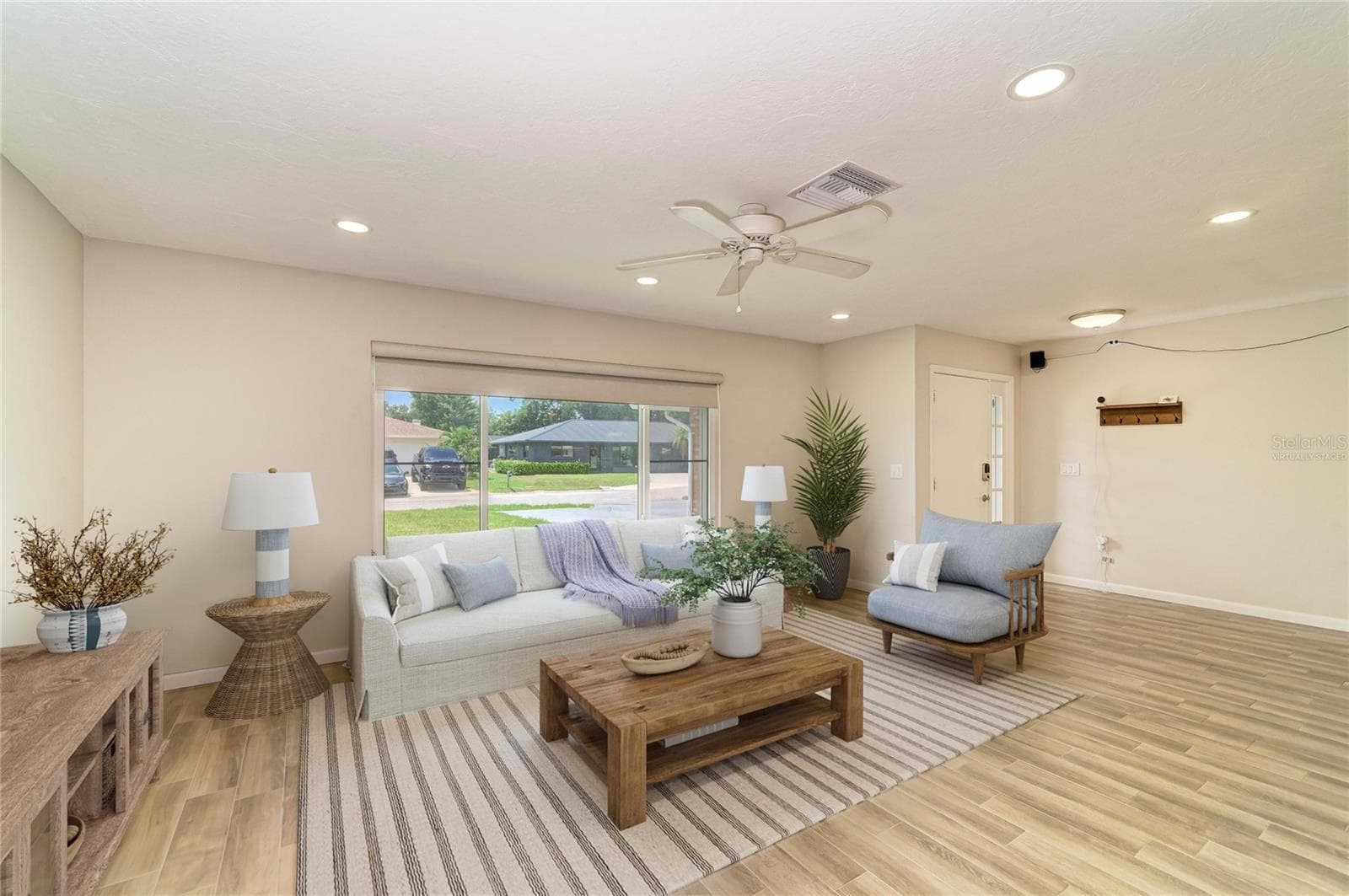 Virtually staged - 2011 37TH ST W, BRADENTON